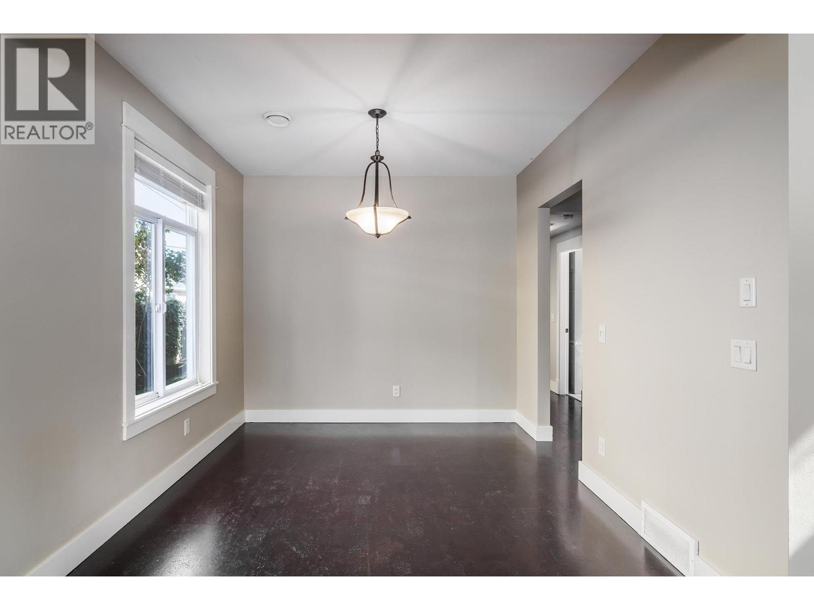 Picture for 2209 Woodlawn  Street https://www.cirrealty.ca/reb/bc/0/10363550_10.jpg