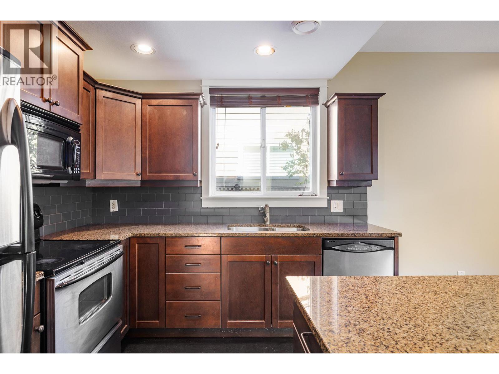 Picture for 2209 Woodlawn  Street https://www.cirrealty.ca/reb/bc/0/10363550_12.jpg