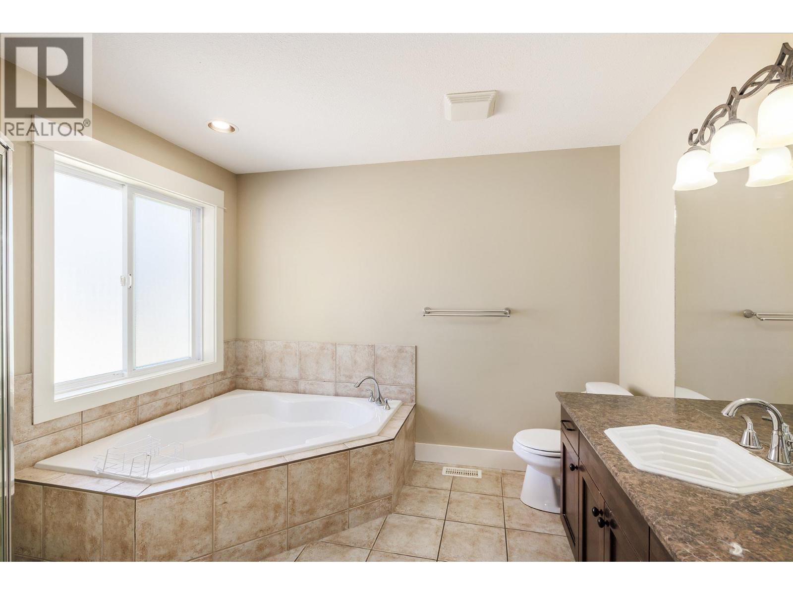 Picture for 2209 Woodlawn  Street https://www.cirrealty.ca/reb/bc/0/10363550_17.jpg