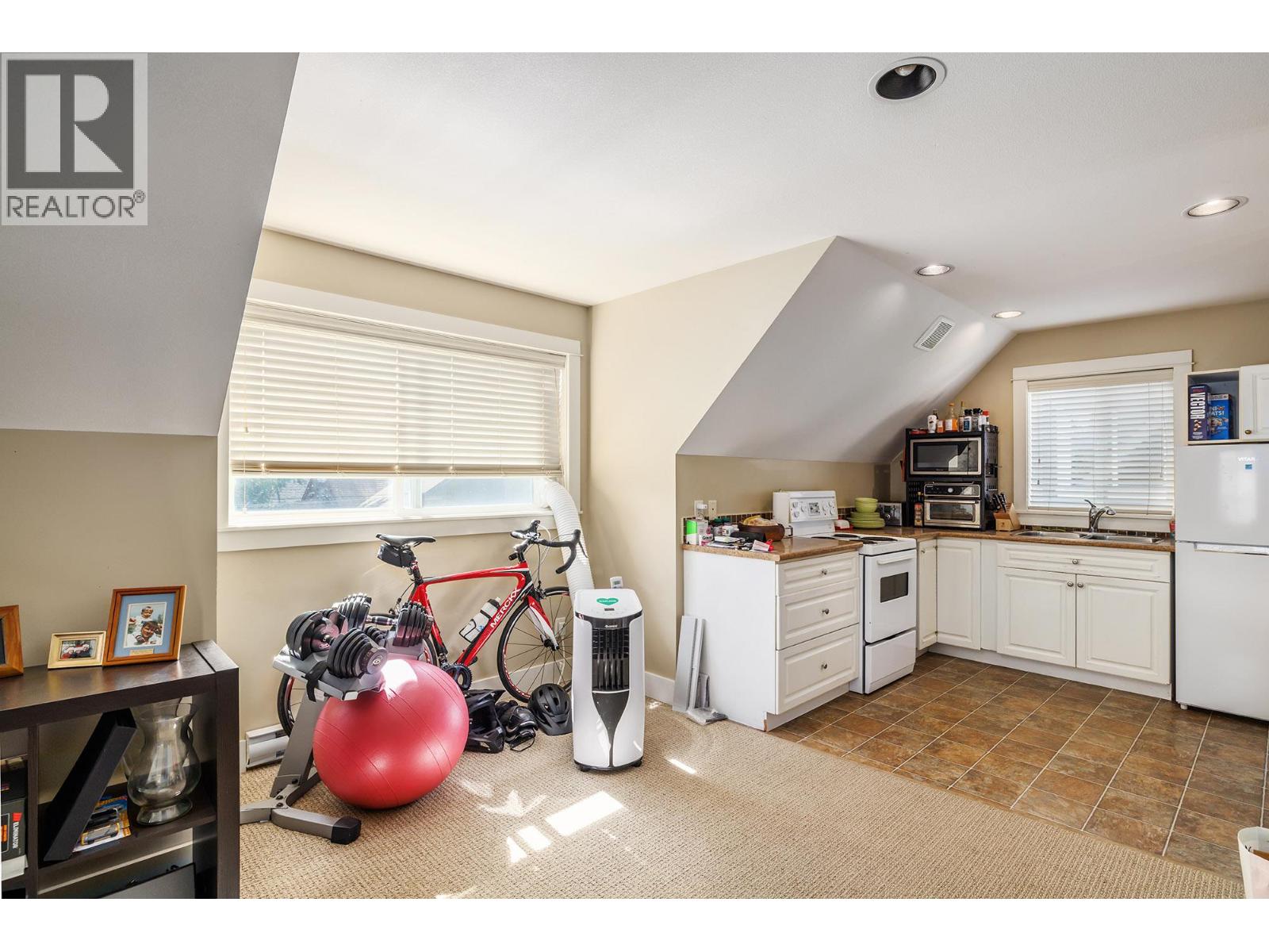 Picture for 2209 Woodlawn  Street https://www.cirrealty.ca/reb/bc/0/10363550_27.jpg