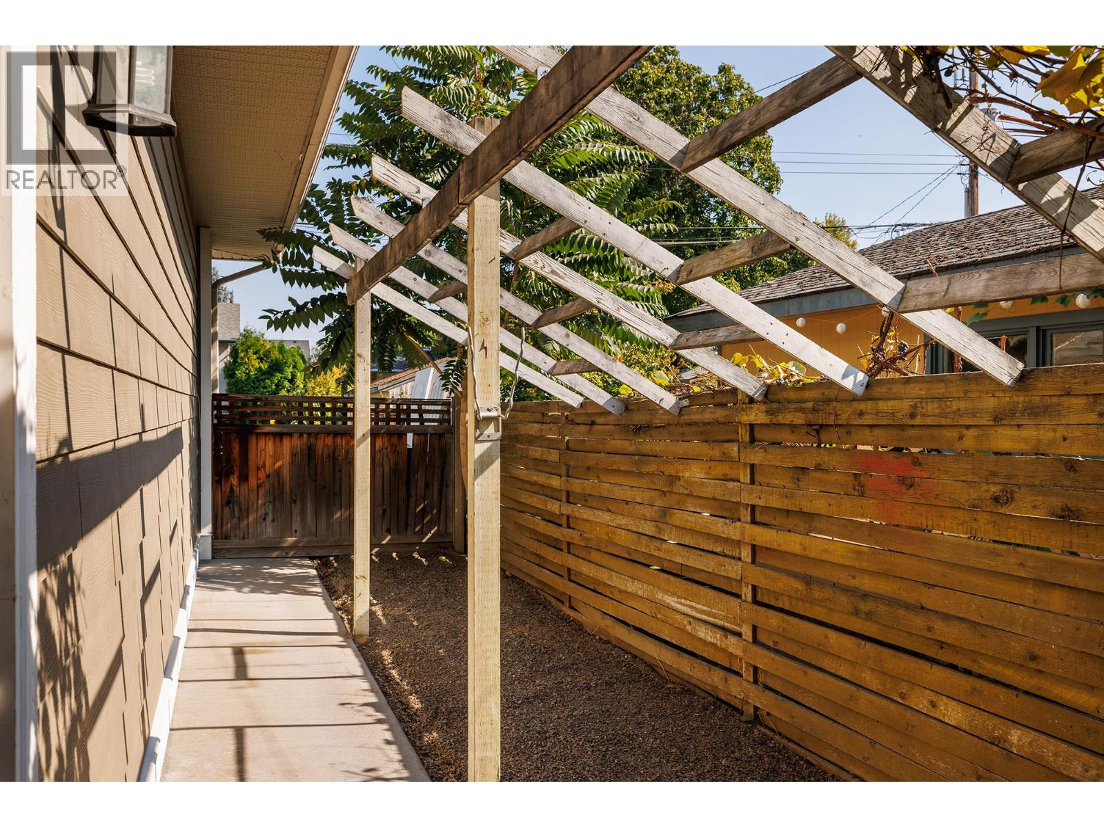 Picture for 2209 Woodlawn  Street https://www.cirrealty.ca/reb/bc/0/10363550_33.jpg