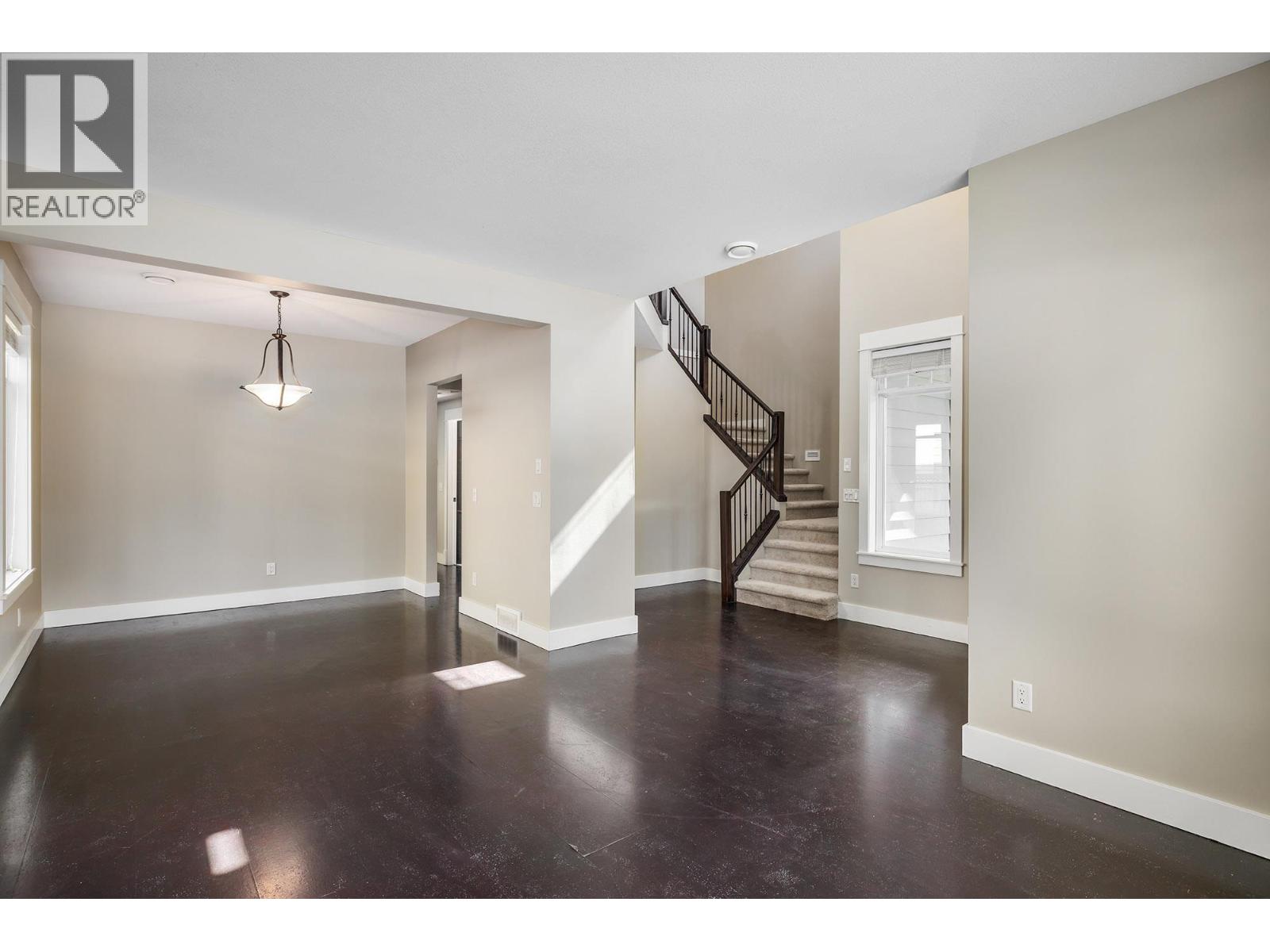 Picture for 2209 Woodlawn  Street https://www.cirrealty.ca/reb/bc/0/10363550_8.jpg