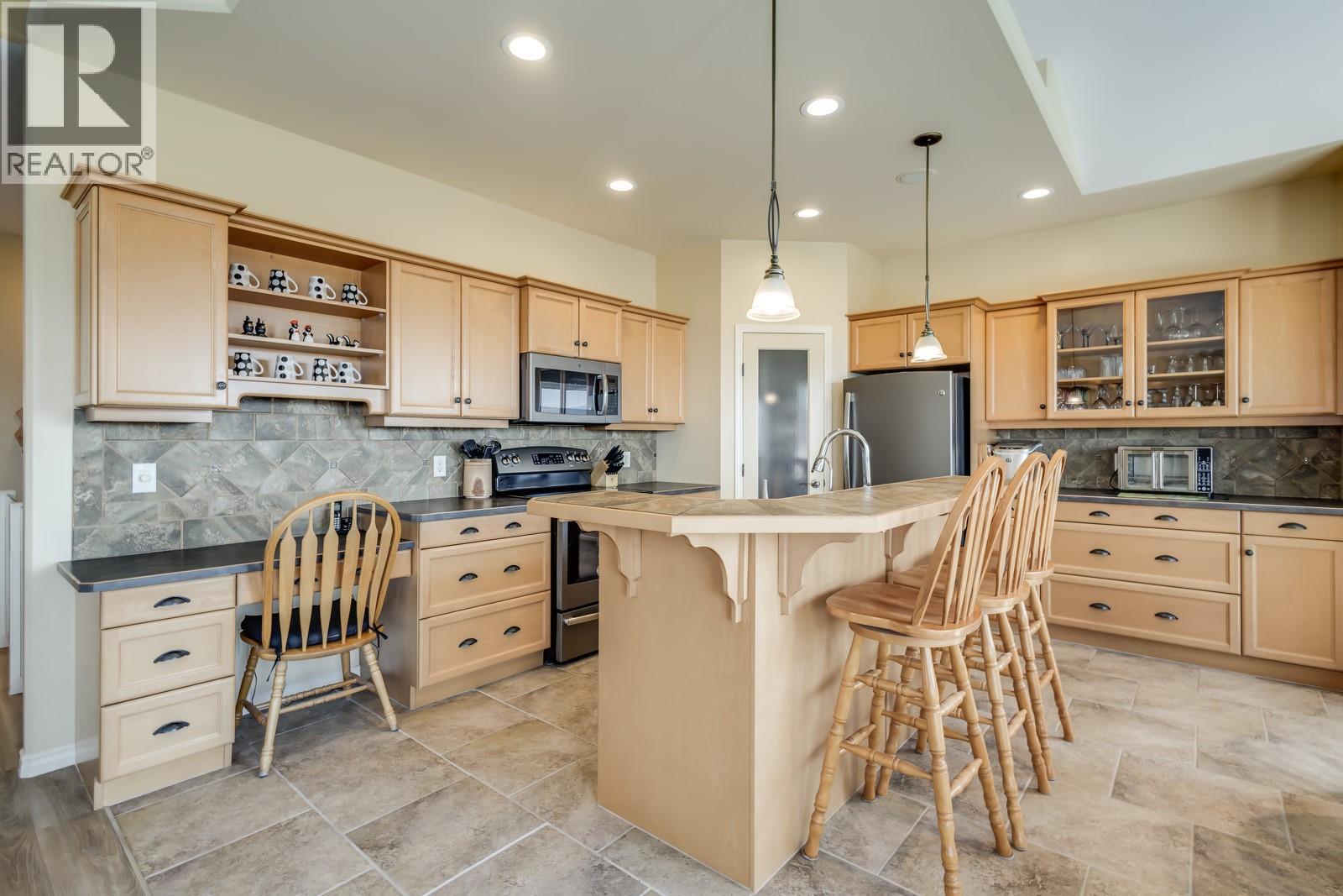 Picture for 5046 South Ridge  Drive https://www.cirrealty.ca/reb/bc/0/10363750_10.jpg