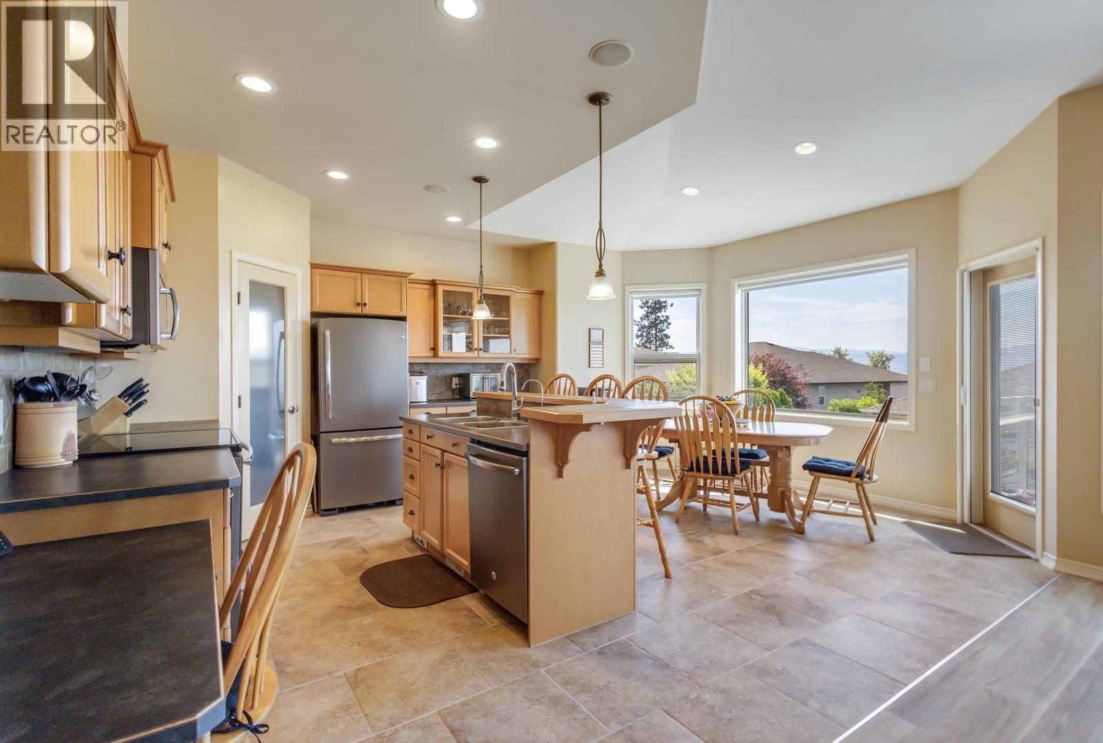 Picture for 5046 South Ridge  Drive https://www.cirrealty.ca/reb/bc/0/10363750_11.jpg