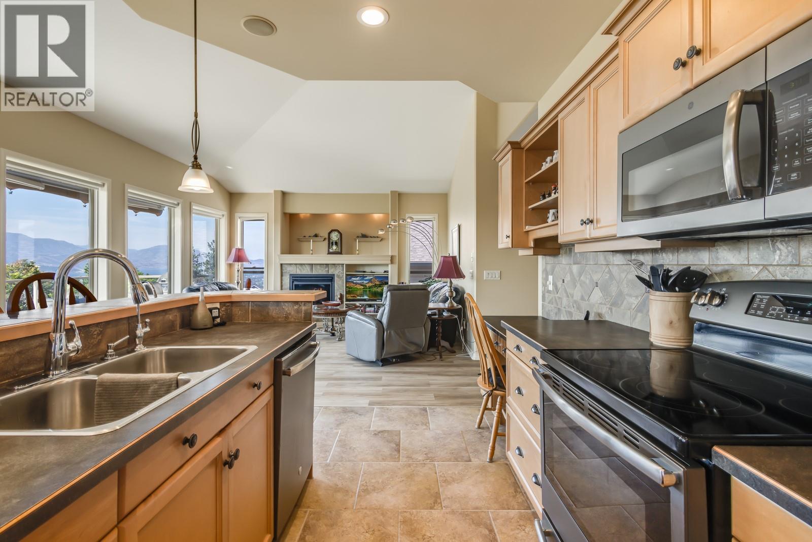 Picture for 5046 South Ridge  Drive https://www.cirrealty.ca/reb/bc/0/10363750_12.jpg