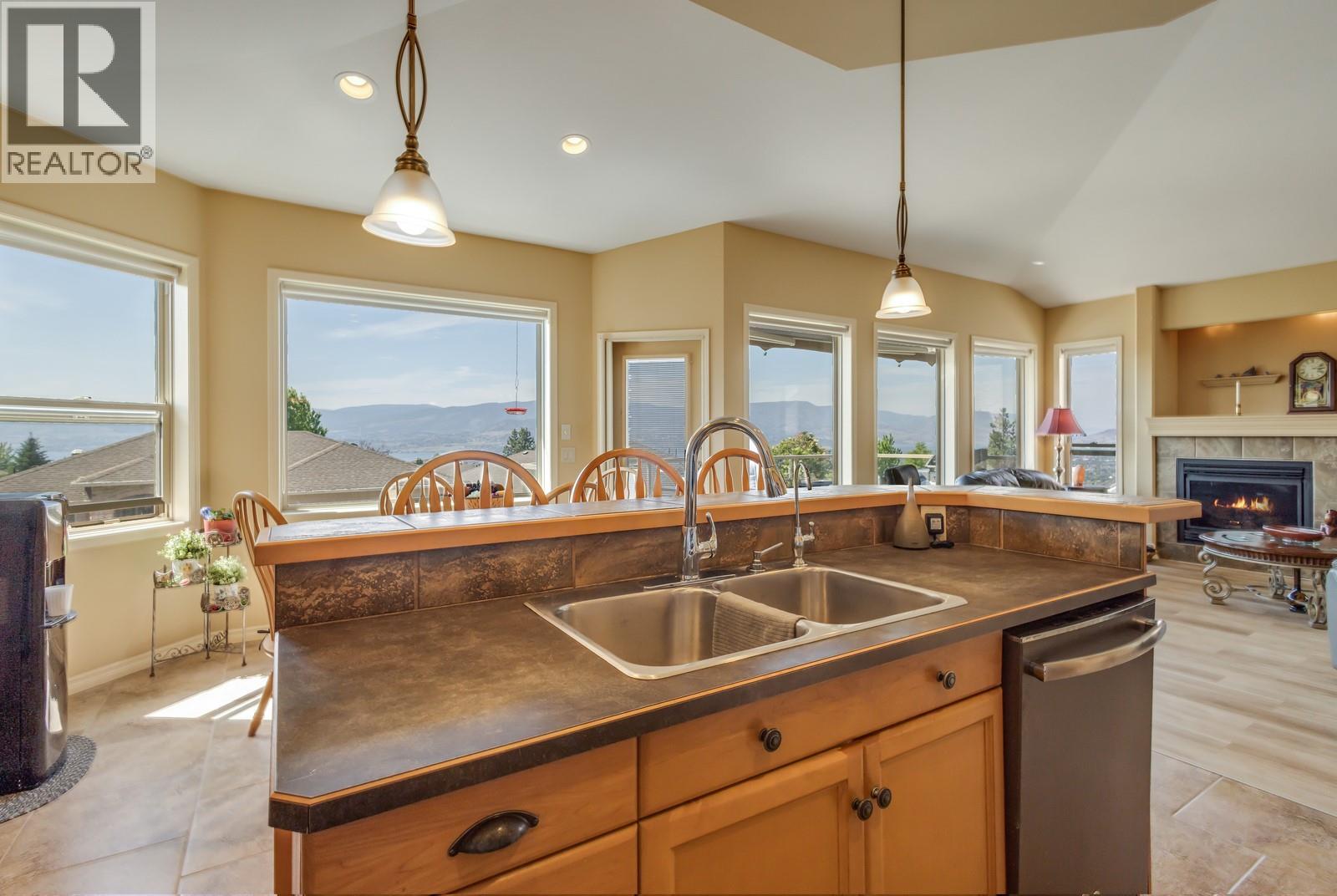 Picture for 5046 South Ridge  Drive https://www.cirrealty.ca/reb/bc/0/10363750_13.jpg