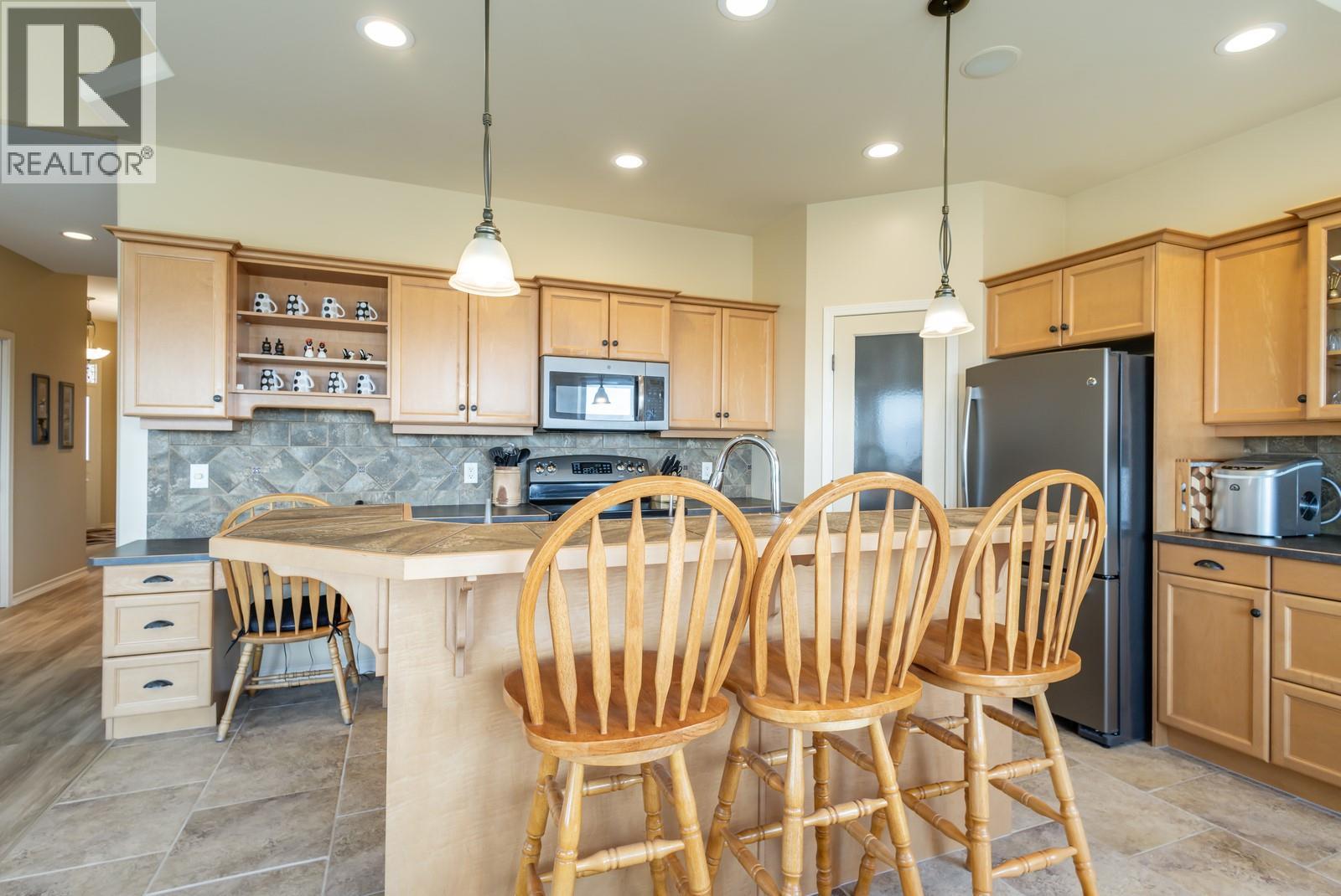 Picture for 5046 South Ridge  Drive https://www.cirrealty.ca/reb/bc/0/10363750_15.jpg