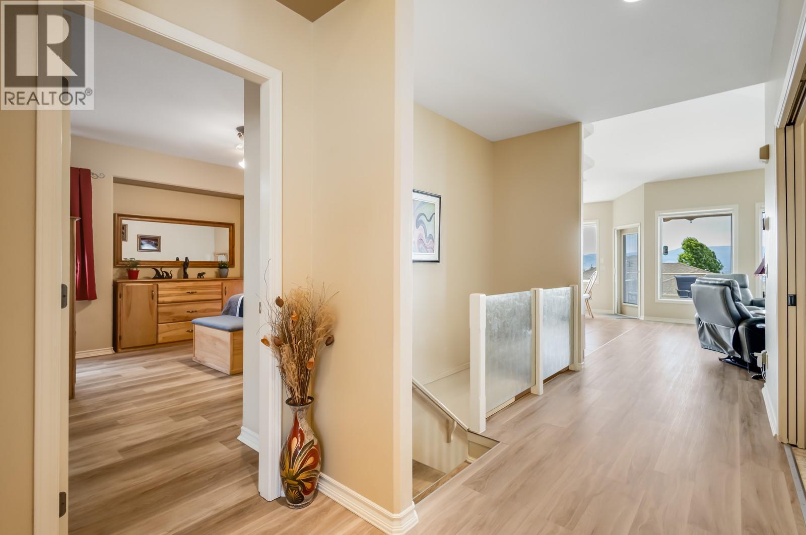 Picture for 5046 South Ridge  Drive https://www.cirrealty.ca/reb/bc/0/10363750_25.jpg