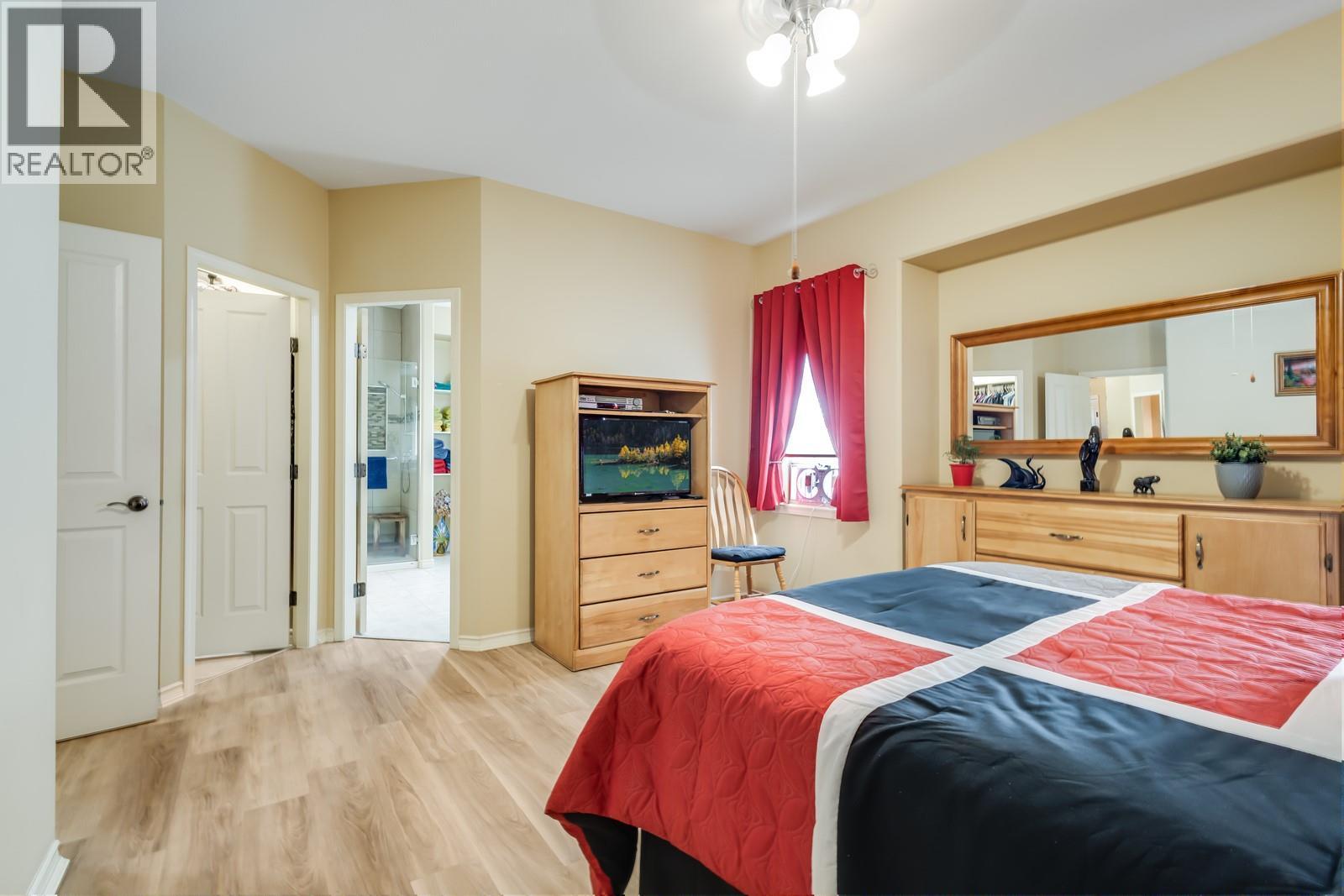 Picture for 5046 South Ridge  Drive https://www.cirrealty.ca/reb/bc/0/10363750_29.jpg