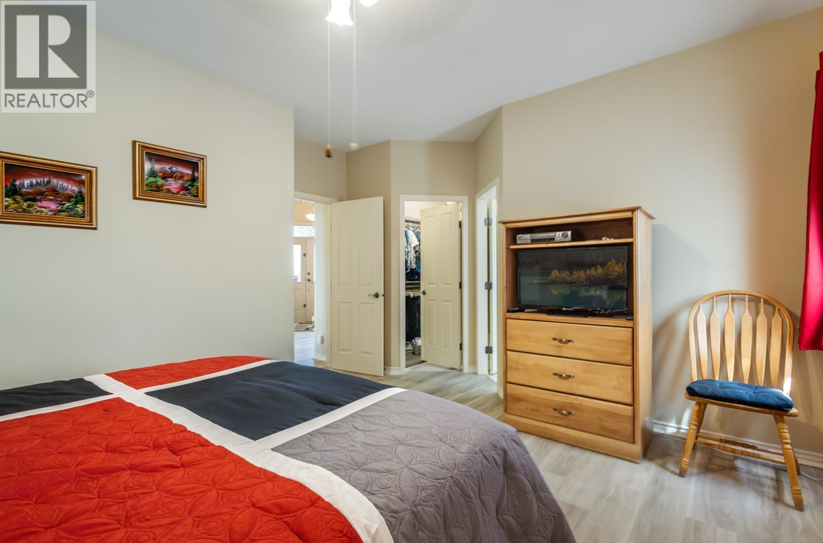 Picture for 5046 South Ridge  Drive https://www.cirrealty.ca/reb/bc/0/10363750_30.jpg