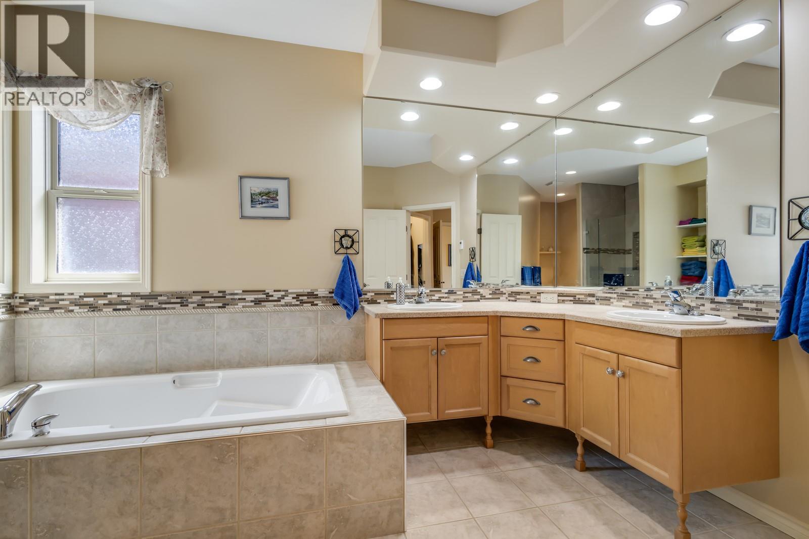 Picture for 5046 South Ridge  Drive https://www.cirrealty.ca/reb/bc/0/10363750_33.jpg