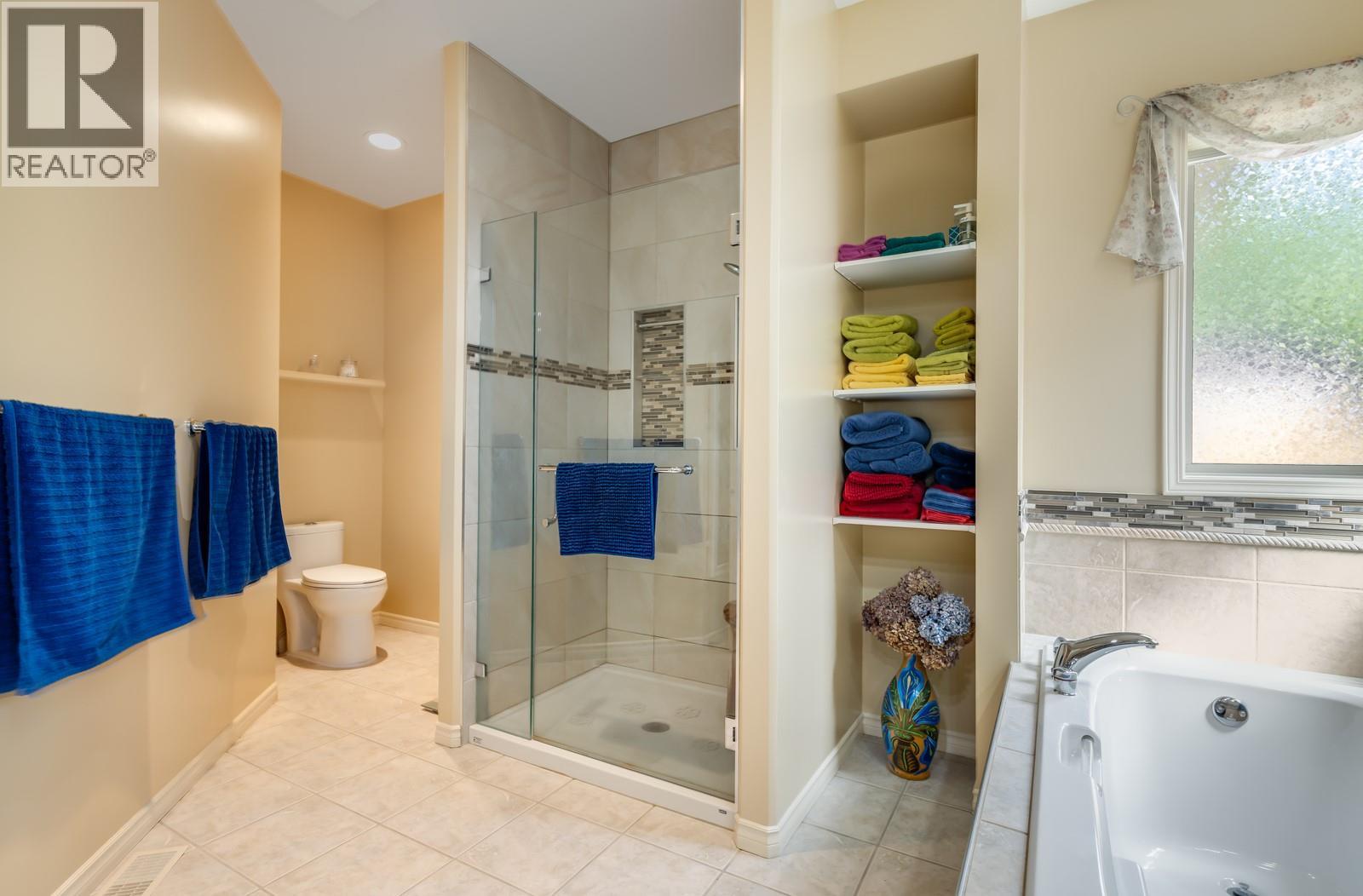 Picture for 5046 South Ridge  Drive https://www.cirrealty.ca/reb/bc/0/10363750_34.jpg