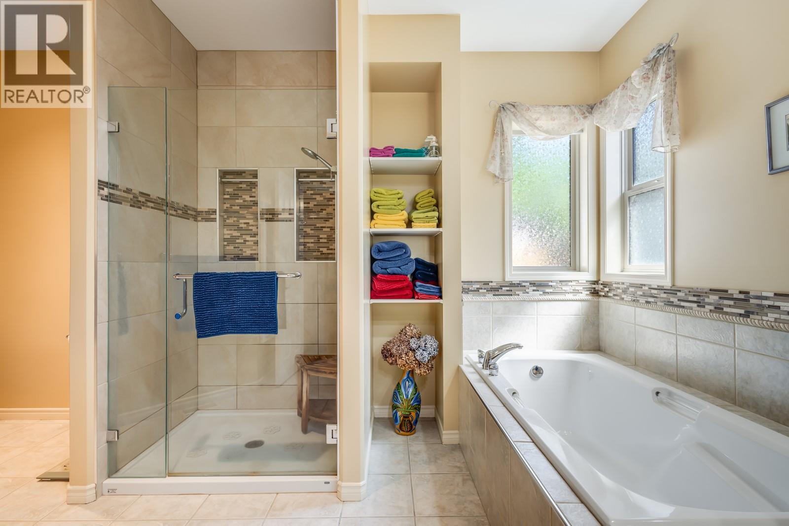 Picture for 5046 South Ridge  Drive https://www.cirrealty.ca/reb/bc/0/10363750_35.jpg