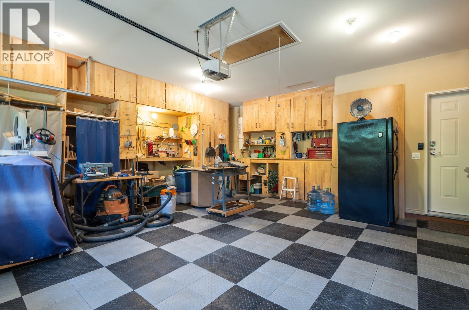 Picture for 5046 South Ridge  Drive https://www.cirrealty.ca/reb/bc/0/10363750_51.jpg