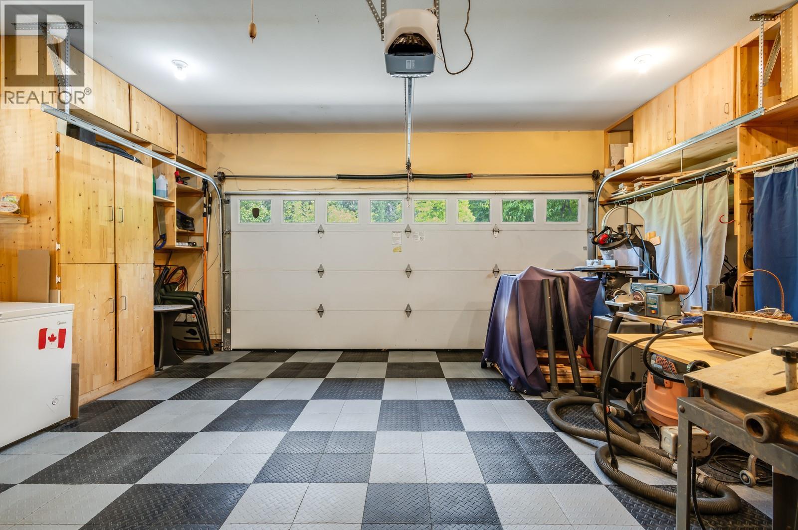 Picture for 5046 South Ridge  Drive https://www.cirrealty.ca/reb/bc/0/10363750_52.jpg