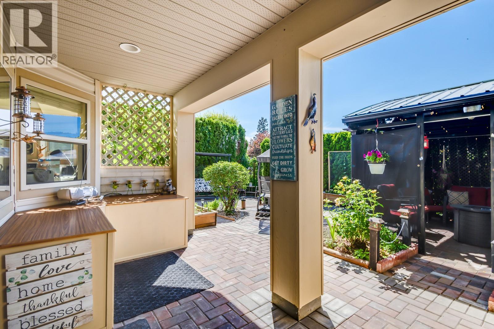 Picture for 5046 South Ridge  Drive https://www.cirrealty.ca/reb/bc/0/10363750_55.jpg