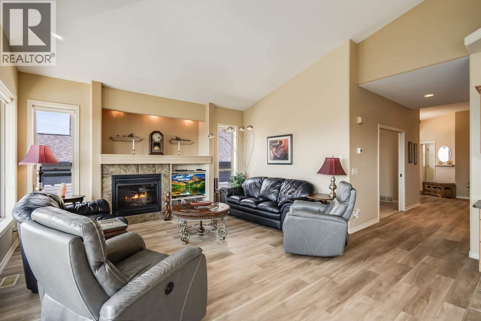 Picture for 5046 South Ridge  Drive https://www.cirrealty.ca/reb/bc/0/10363750_8.jpg