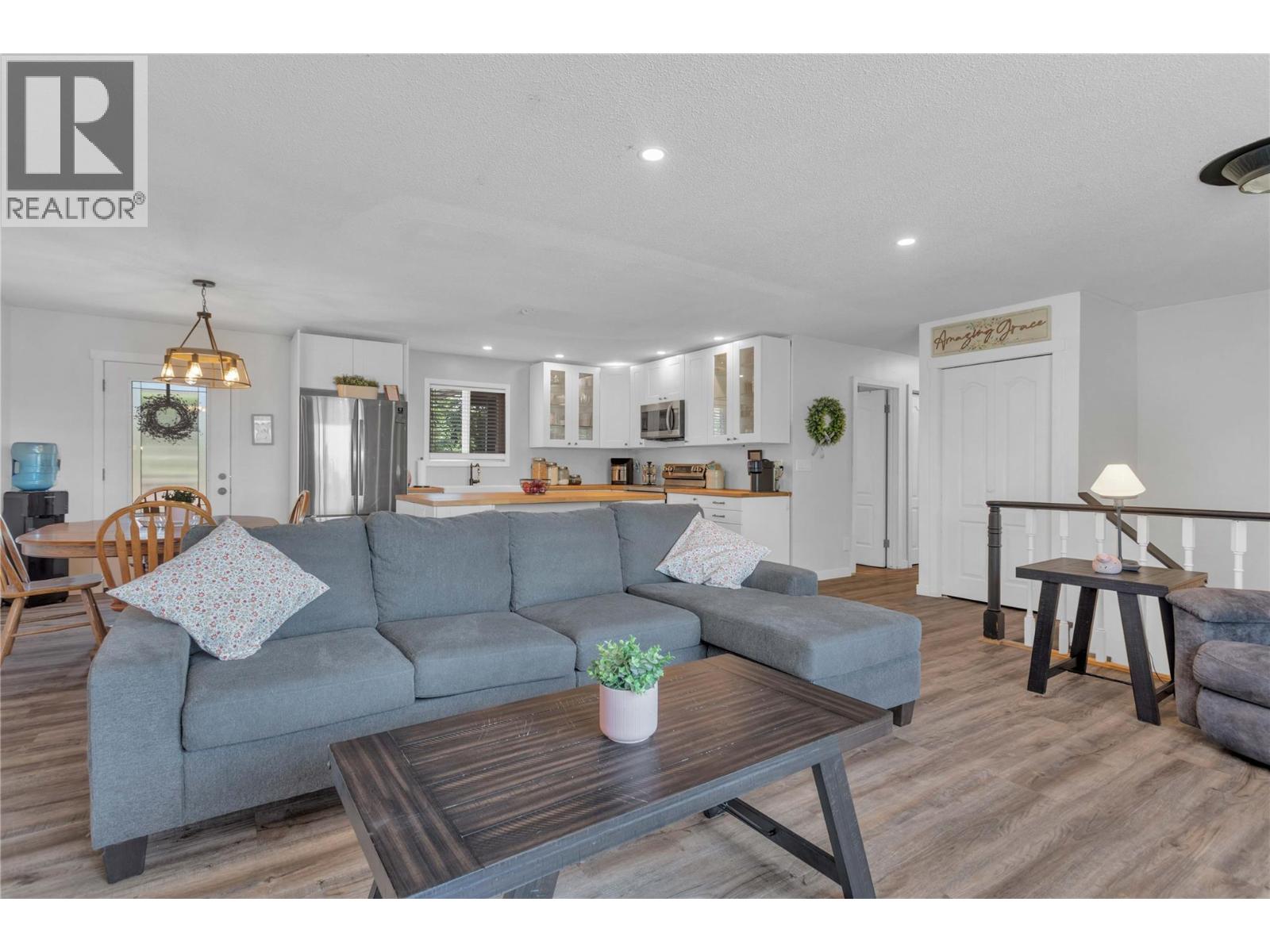 Picture for 1613 Traut  Road https://www.cirrealty.ca/reb/bc/0/10363760_10.jpg