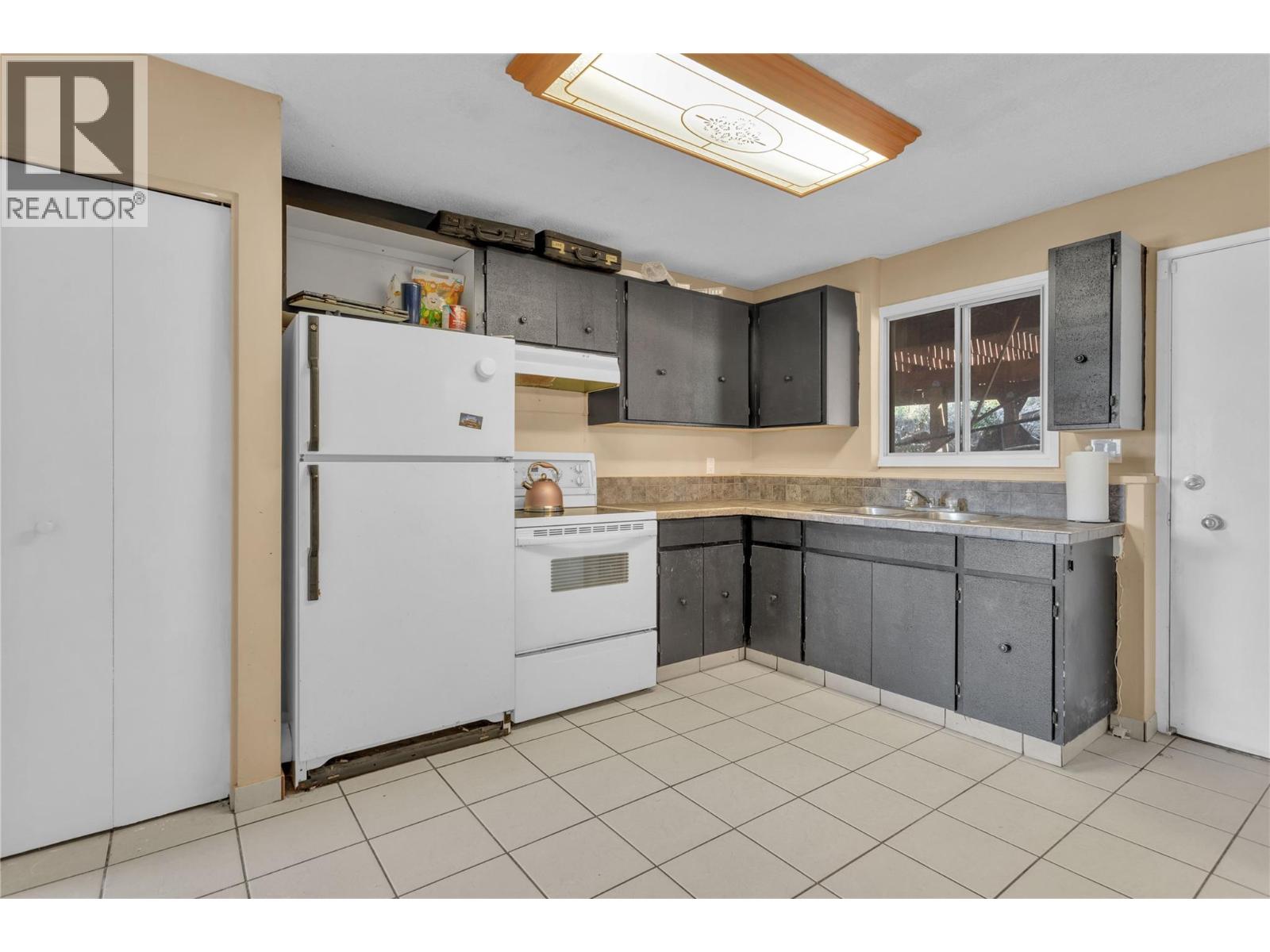 Picture for 1613 Traut  Road https://www.cirrealty.ca/reb/bc/0/10363760_16.jpg