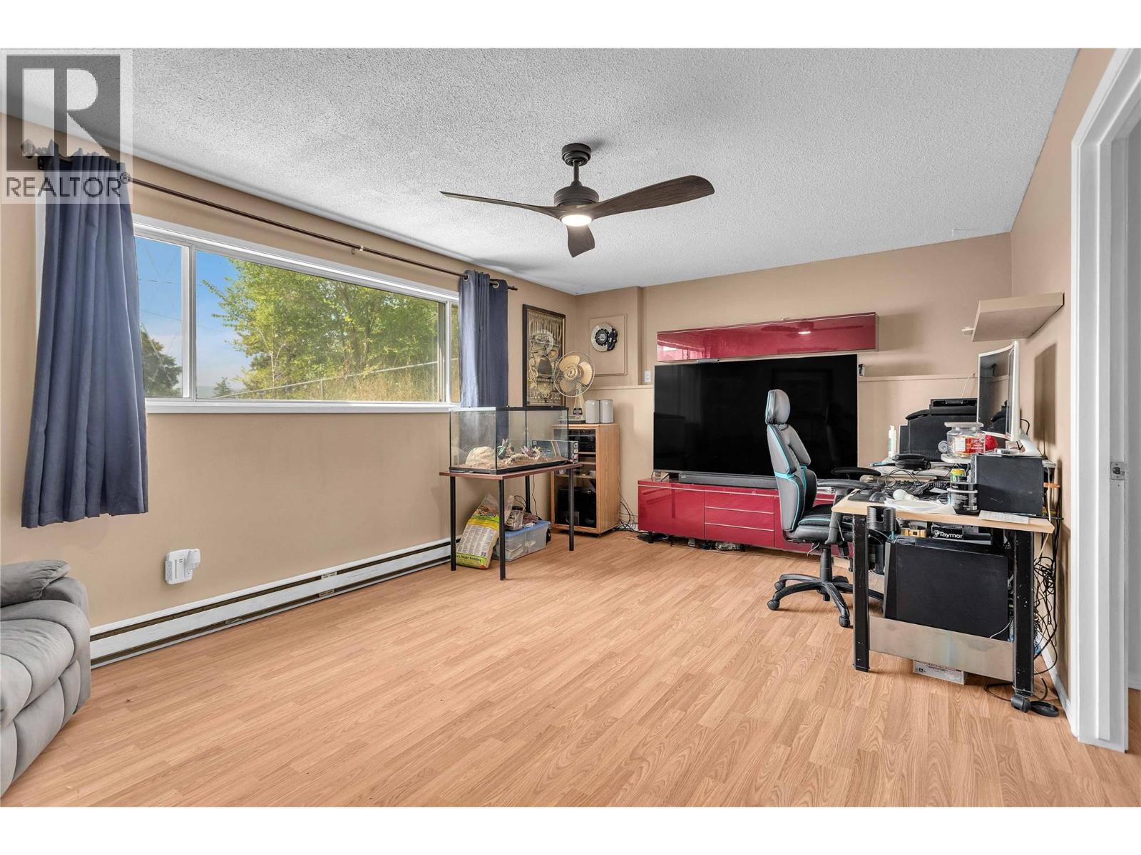 Picture for 1613 Traut  Road https://www.cirrealty.ca/reb/bc/0/10363760_20.jpg