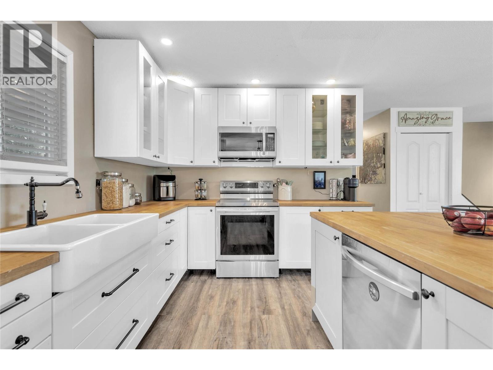Picture for 1613 Traut  Road https://www.cirrealty.ca/reb/bc/0/10363760_4.jpg