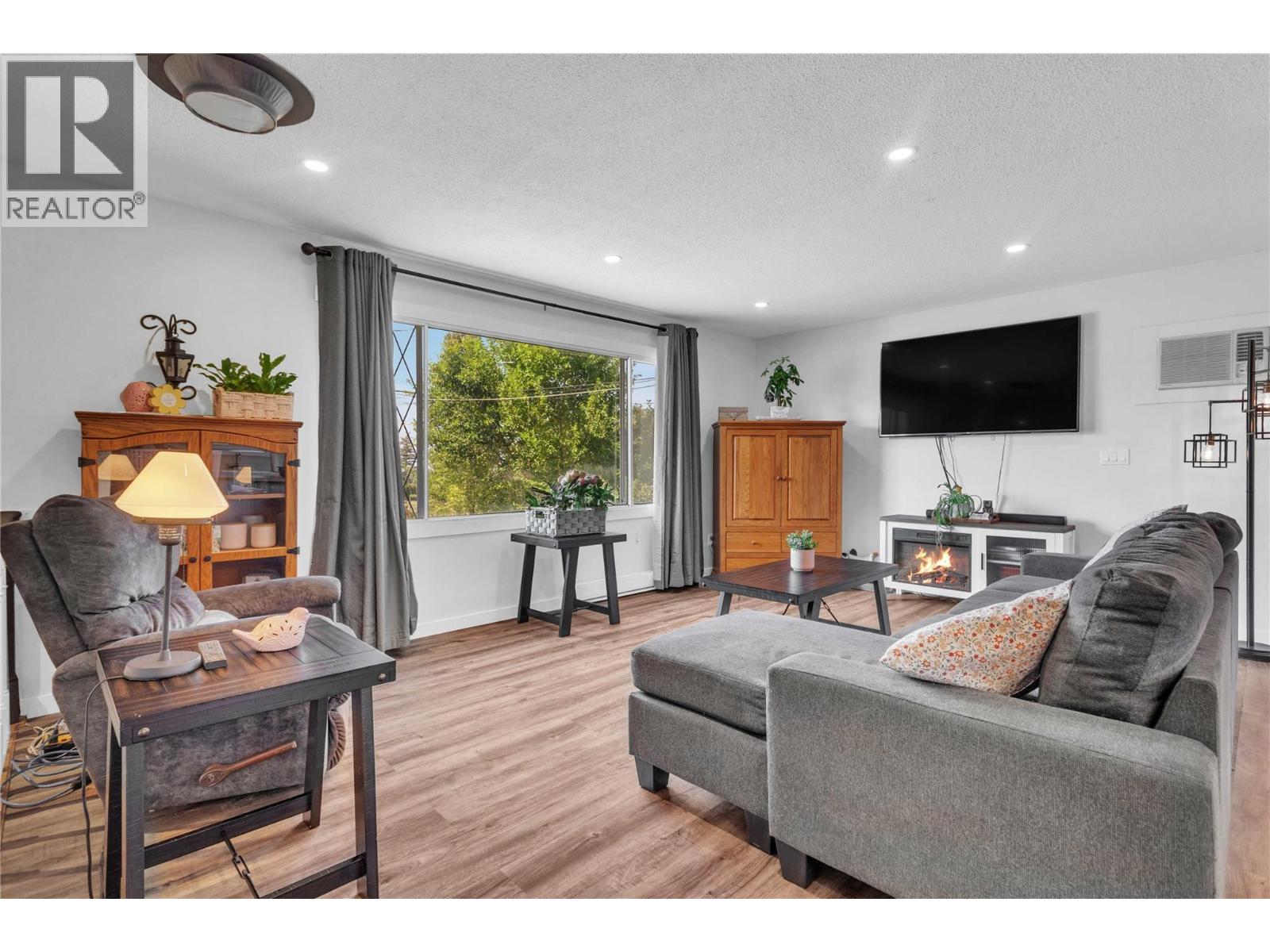 Picture for 1613 Traut  Road https://www.cirrealty.ca/reb/bc/0/10363760_8.jpg