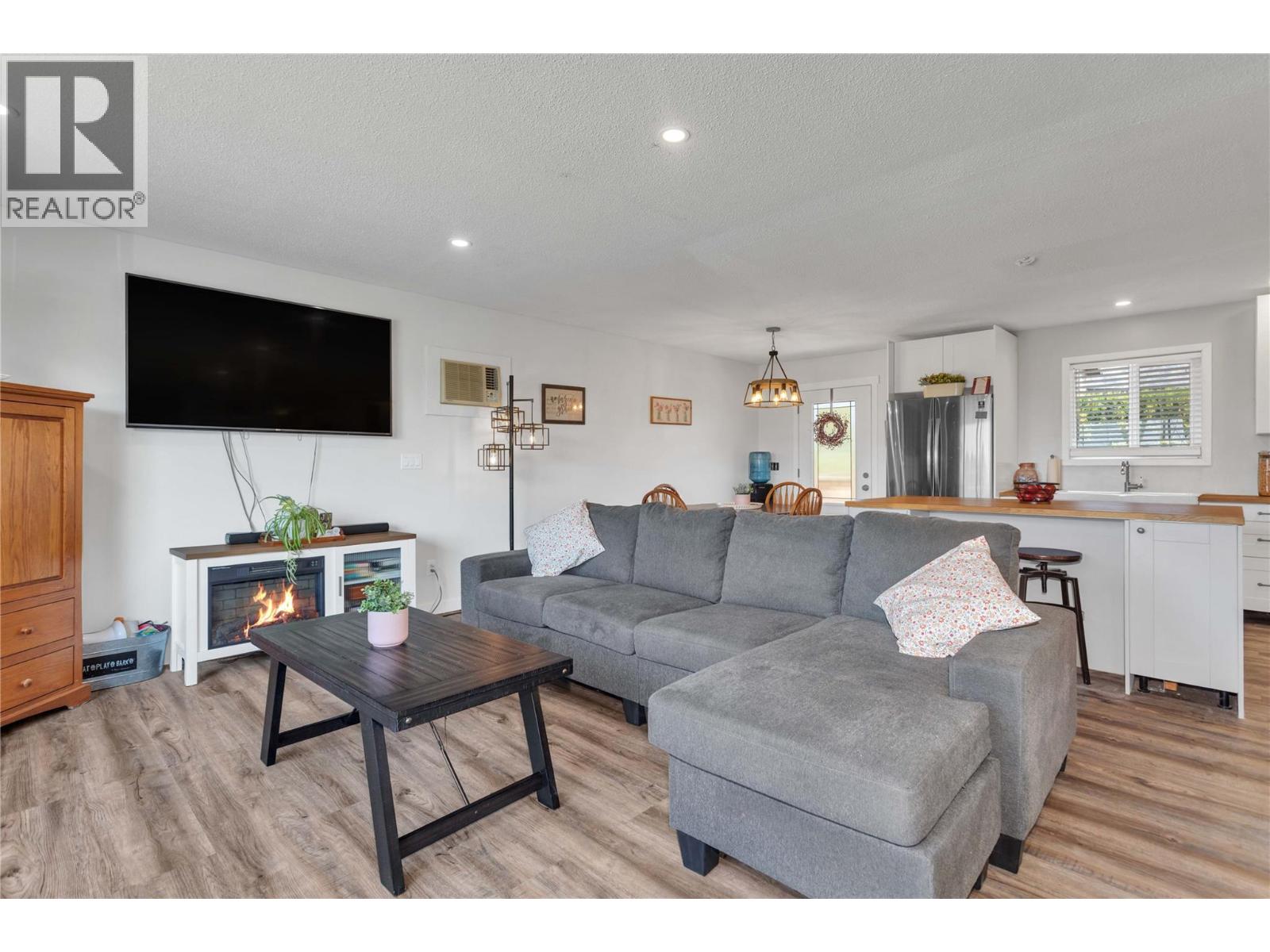 Picture for 1613 Traut  Road https://www.cirrealty.ca/reb/bc/0/10363760_9.jpg