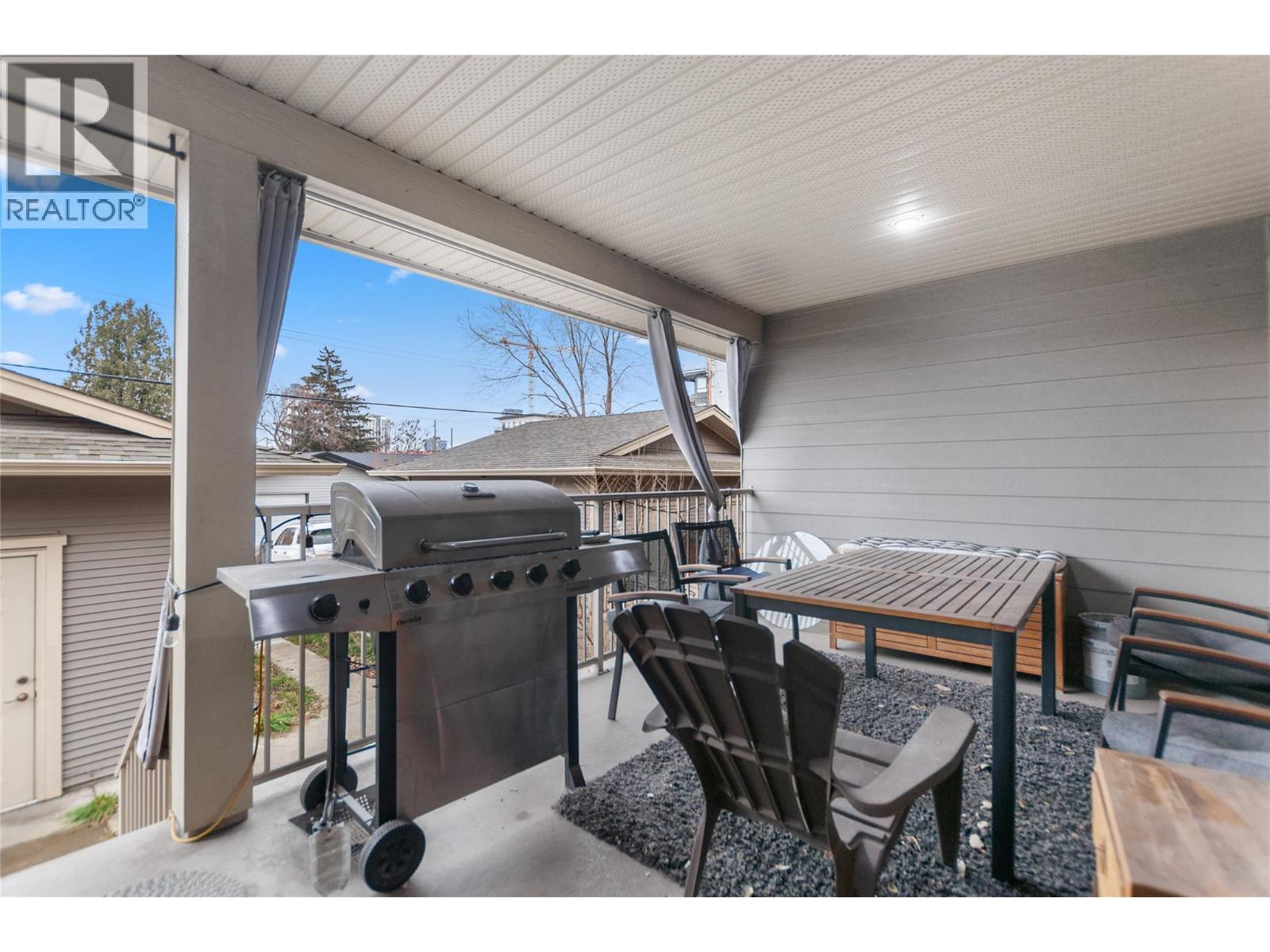 Picture for 741 Clement  Avenue https://www.cirrealty.ca/reb/bc/0/10363950_14.jpg