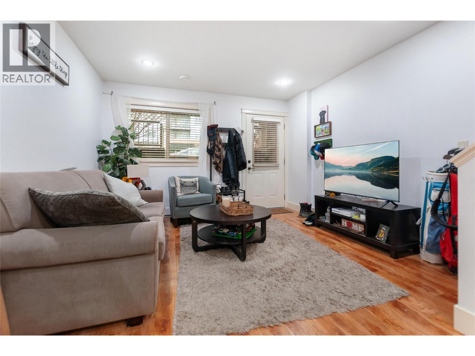 Picture for 741 Clement  Avenue https://www.cirrealty.ca/reb/bc/0/10363950_19.jpg