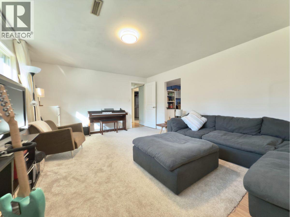 Picture for 488 Stanley  Crescent https://www.cirrealty.ca/reb/bc/0/10364010_11.jpg