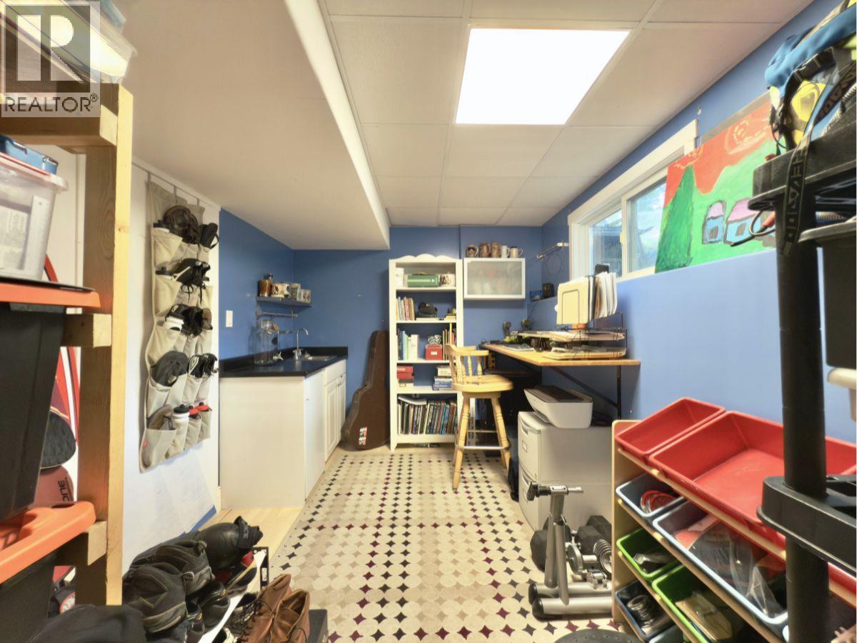 Picture for 488 Stanley  Crescent https://www.cirrealty.ca/reb/bc/0/10364010_16.jpg