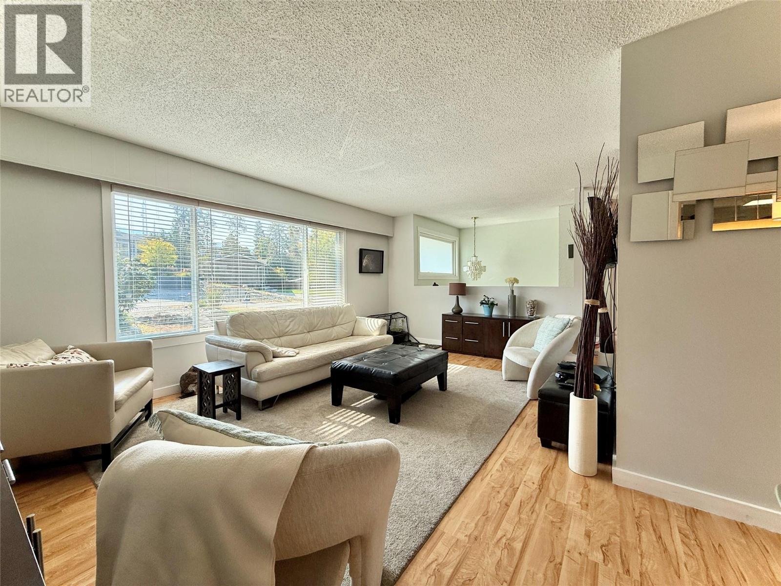 Picture for 488 Stanley  Crescent https://www.cirrealty.ca/reb/bc/0/10364010_7.jpg