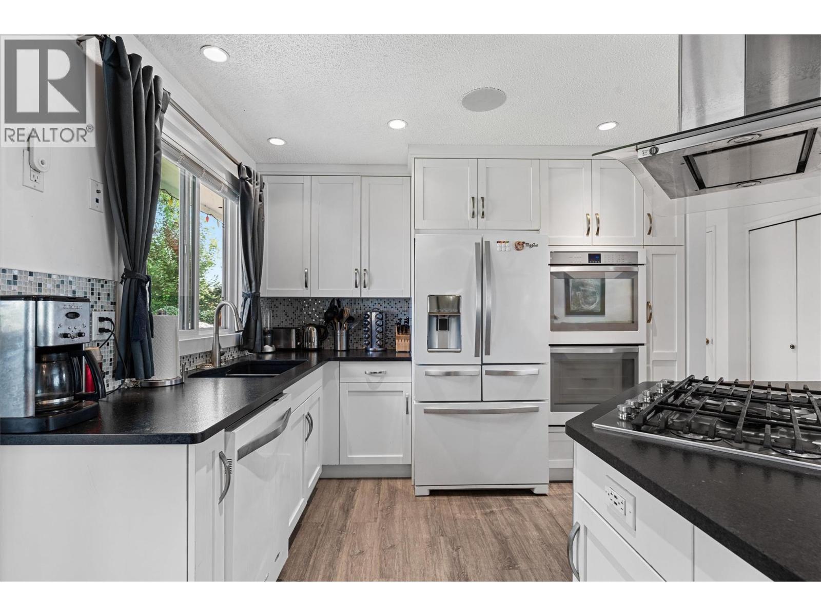 Picture for 992 Grenfell  Court https://www.cirrealty.ca/reb/bc/0/10364110_10.jpg