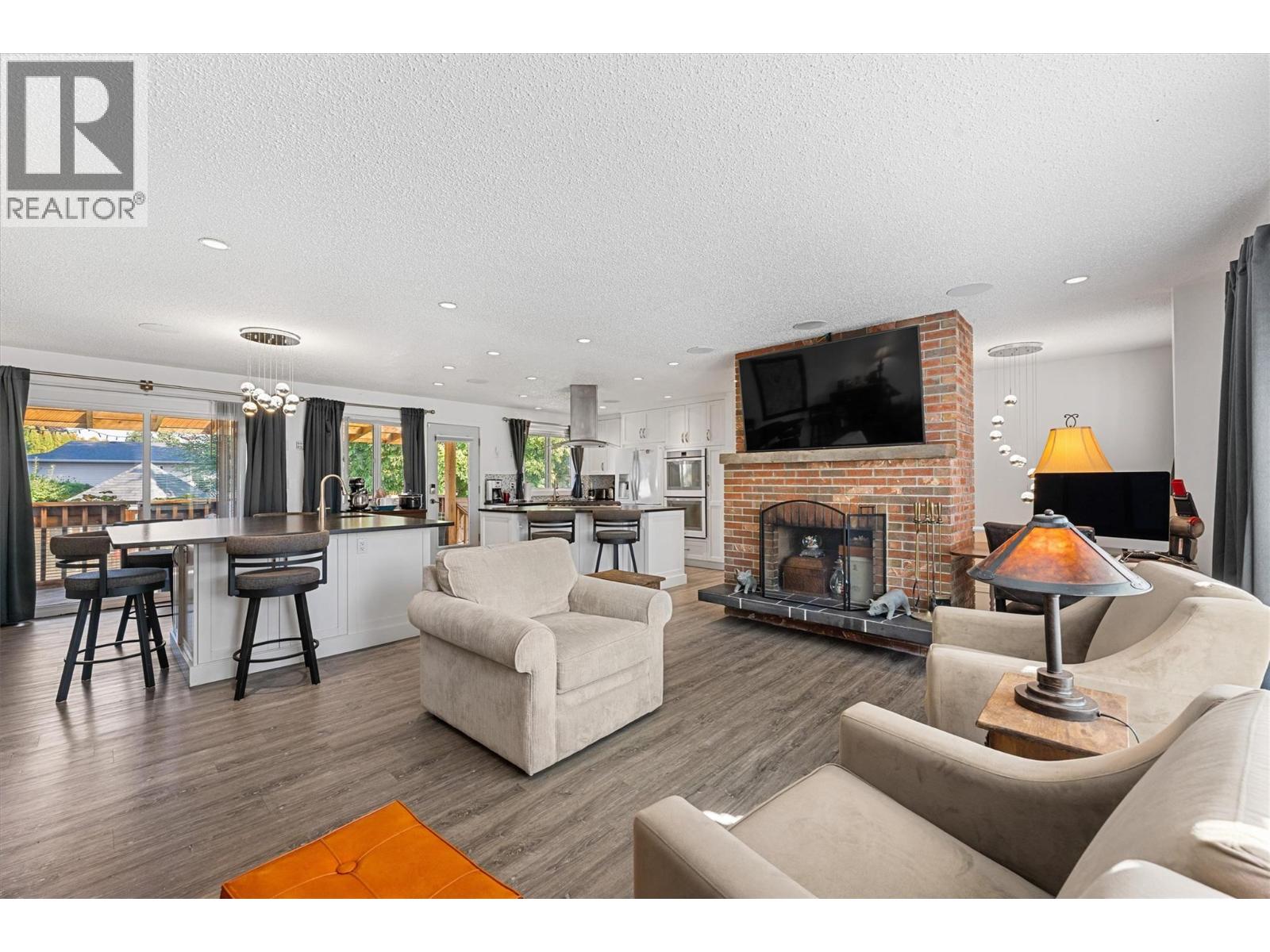 Picture for 992 Grenfell  Court https://www.cirrealty.ca/reb/bc/0/10364110_11.jpg