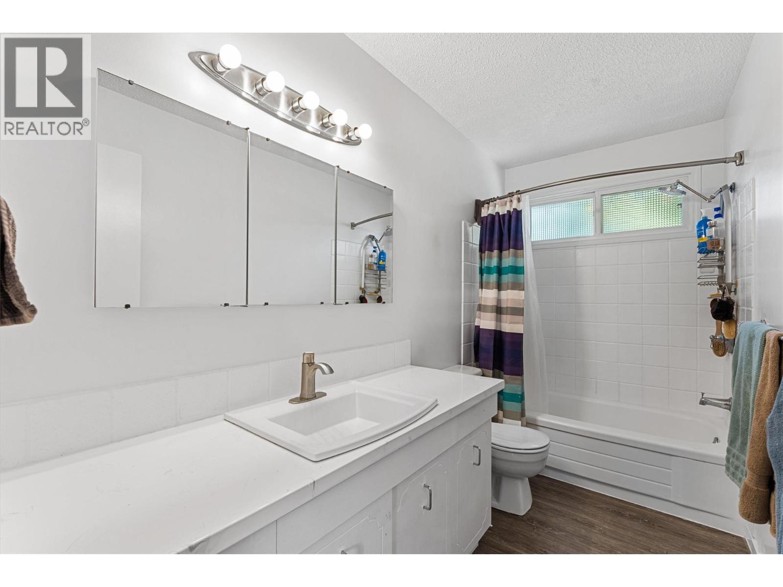 Picture for 992 Grenfell  Court https://www.cirrealty.ca/reb/bc/0/10364110_16.jpg