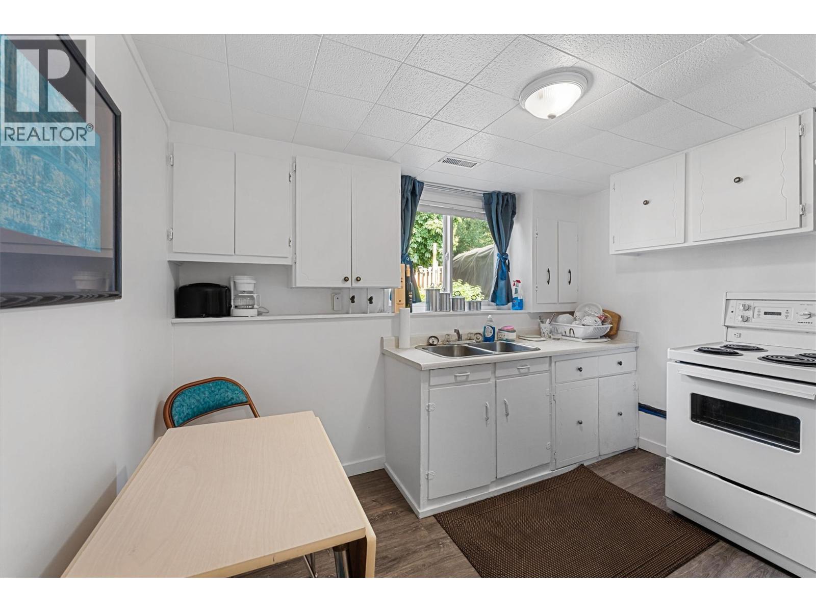 Picture for 992 Grenfell  Court https://www.cirrealty.ca/reb/bc/0/10364110_18.jpg