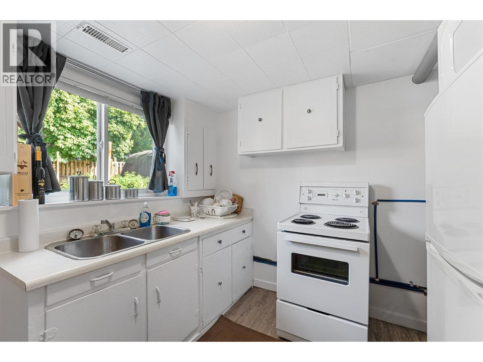 Picture for 992 Grenfell  Court https://www.cirrealty.ca/reb/bc/0/10364110_19.jpg