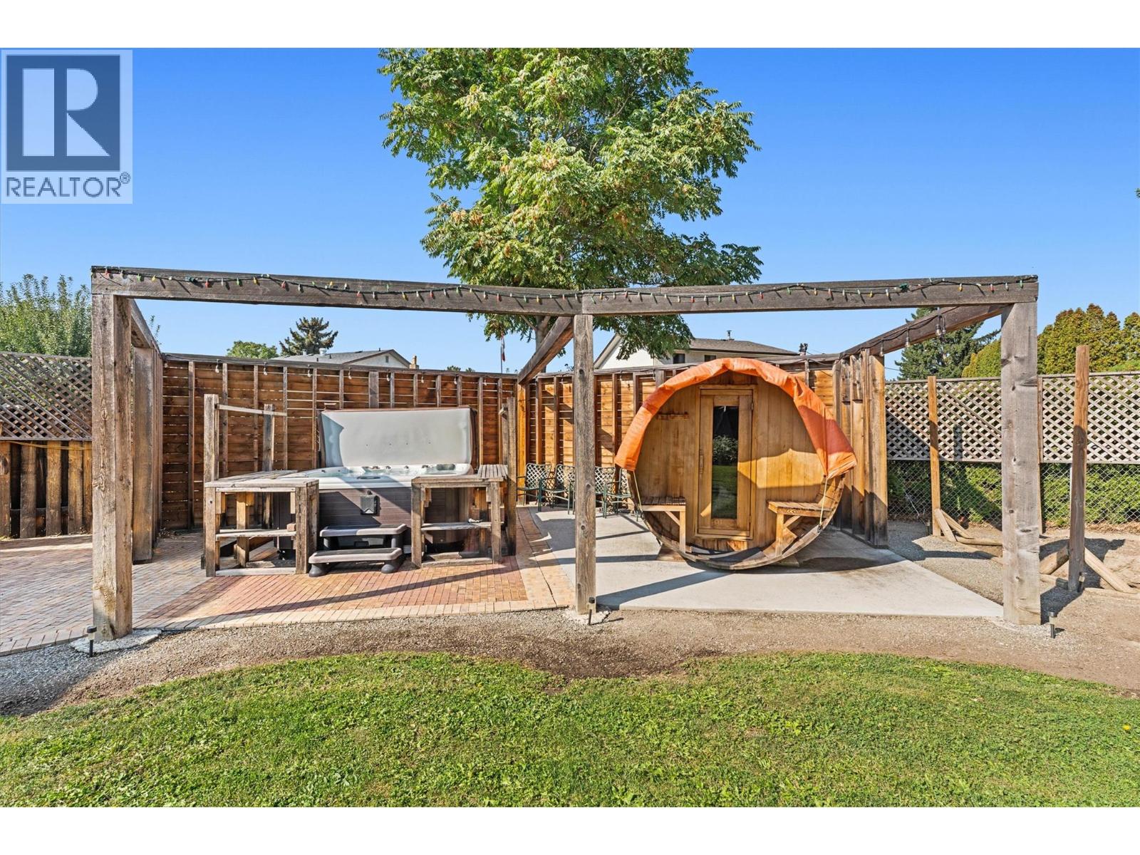 Picture for 992 Grenfell  Court https://www.cirrealty.ca/reb/bc/0/10364110_30.jpg