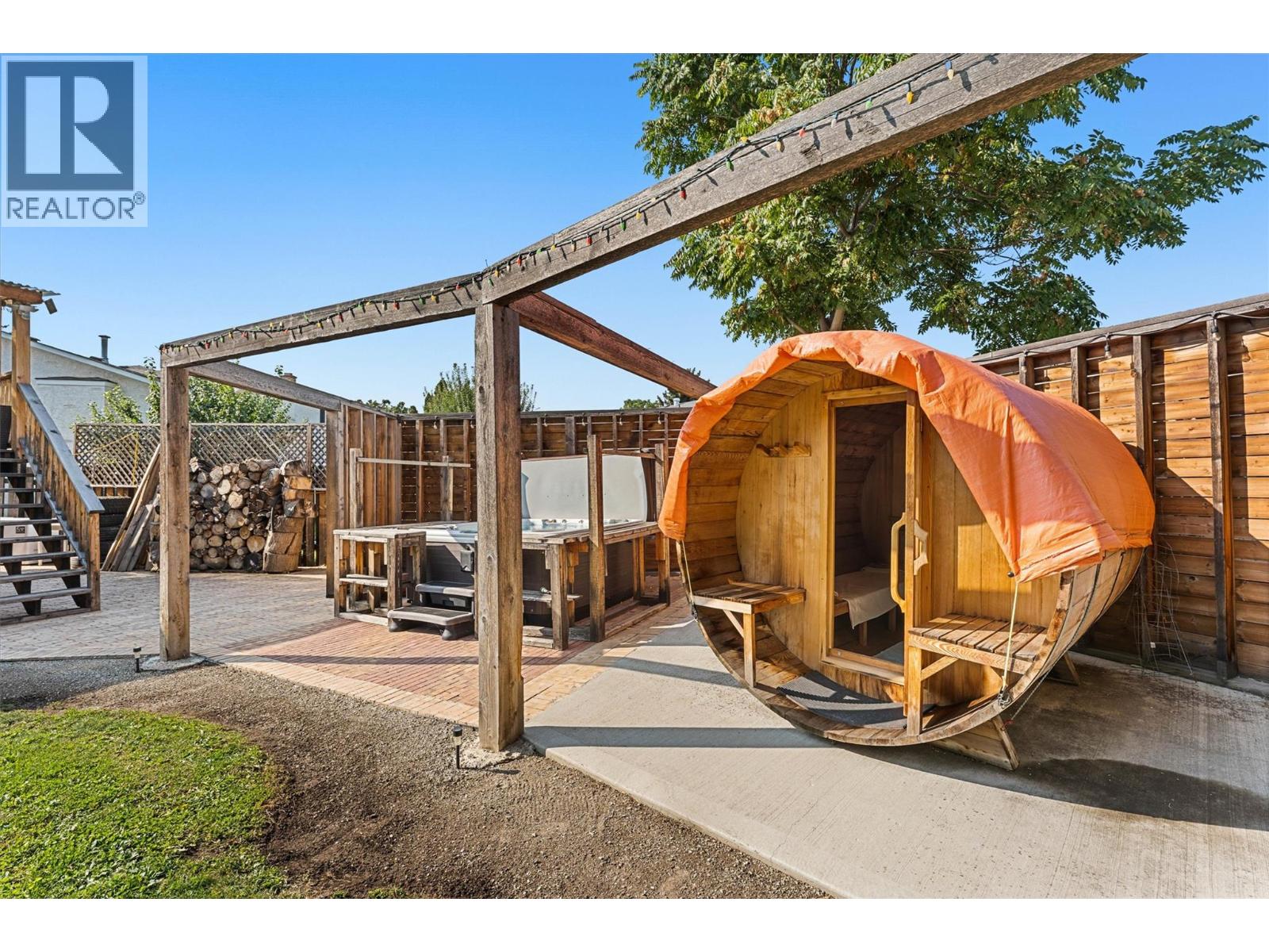 Picture for 992 Grenfell  Court https://www.cirrealty.ca/reb/bc/0/10364110_32.jpg