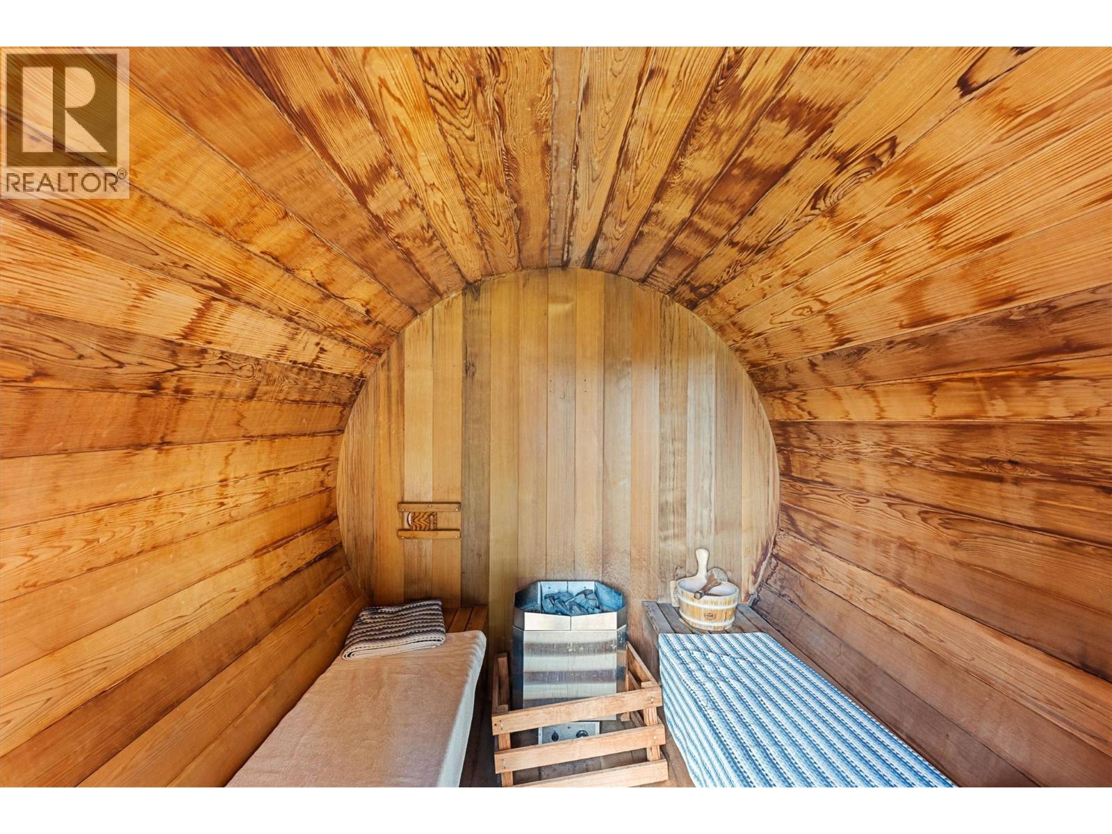 Picture for 992 Grenfell  Court https://www.cirrealty.ca/reb/bc/0/10364110_33.jpg