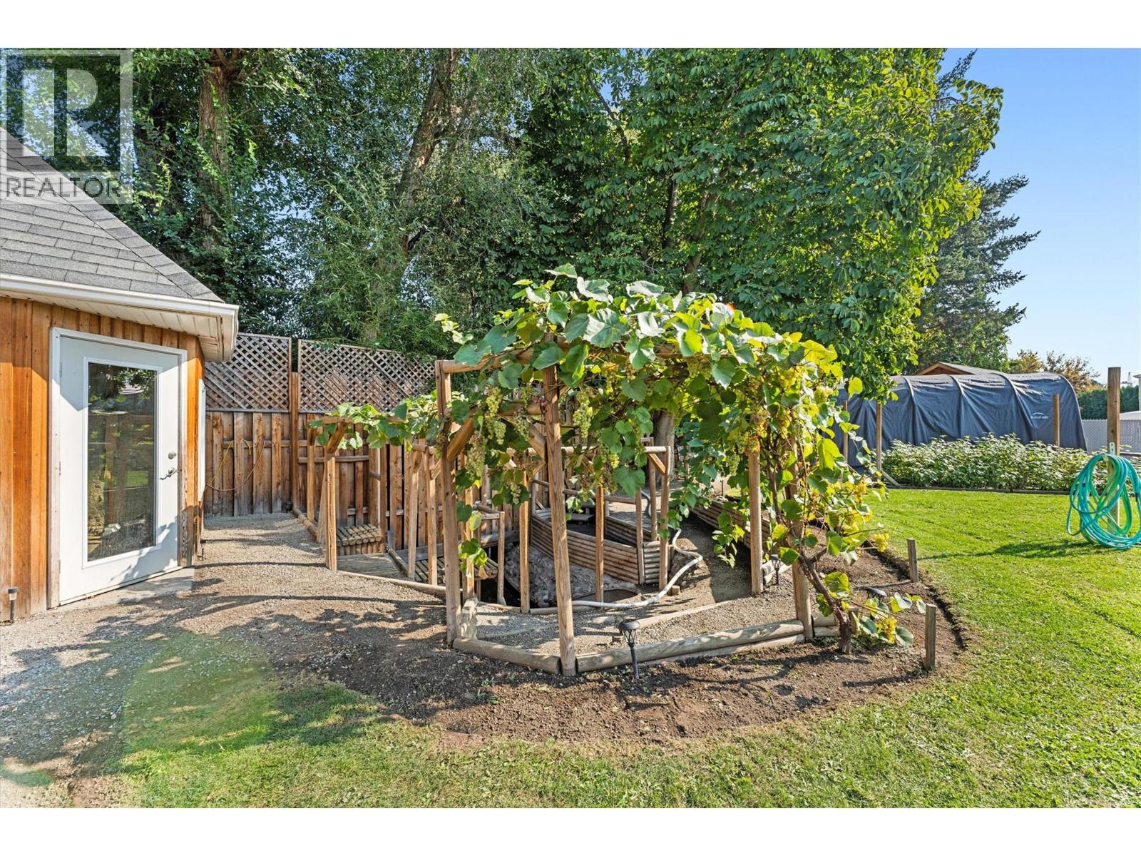 Picture for 992 Grenfell  Court https://www.cirrealty.ca/reb/bc/0/10364110_35.jpg