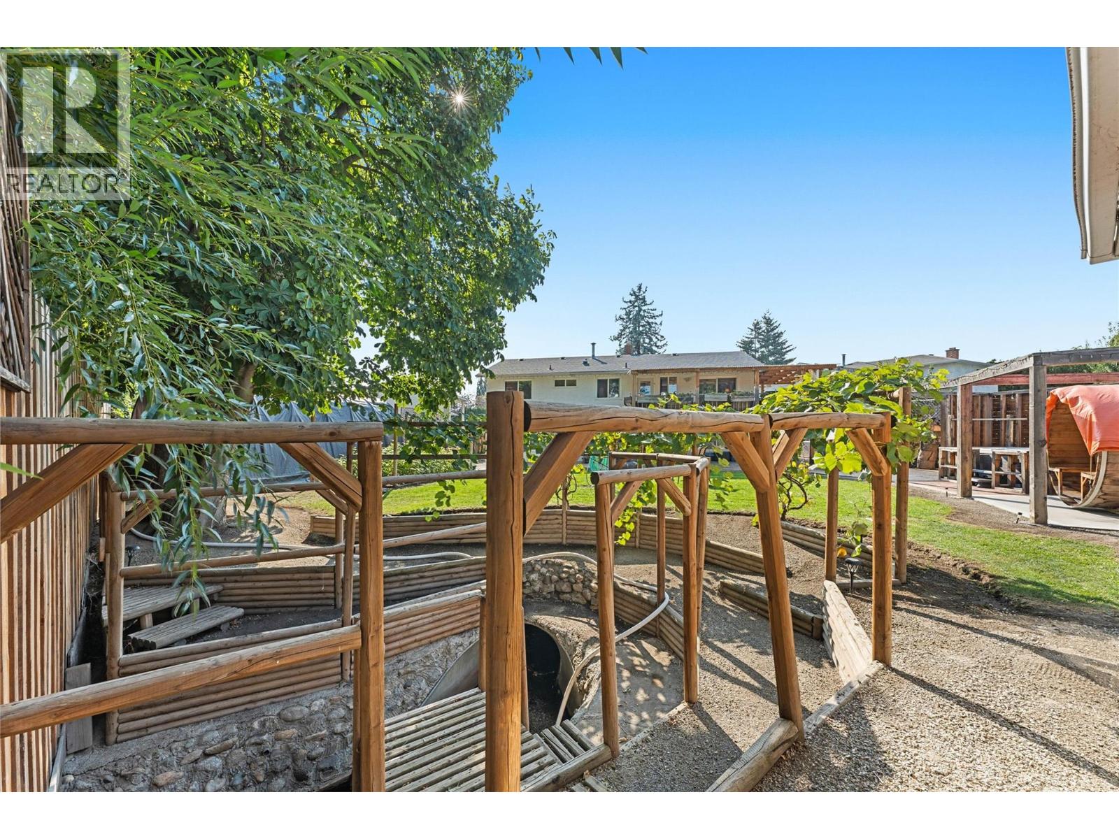 Picture for 992 Grenfell  Court https://www.cirrealty.ca/reb/bc/0/10364110_36.jpg