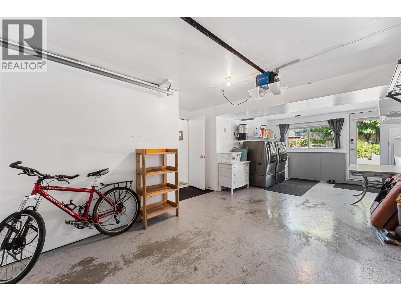 Picture for 992 Grenfell  Court https://www.cirrealty.ca/reb/bc/0/10364110_39.jpg