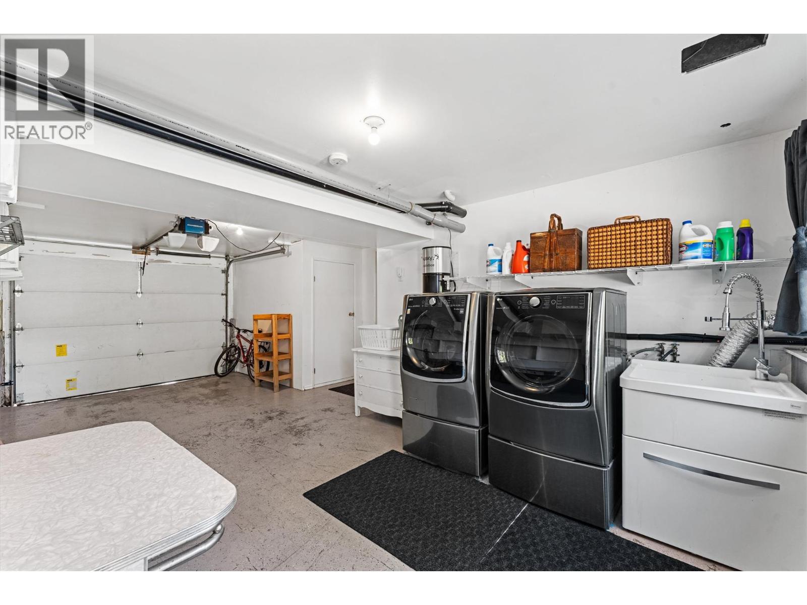 Picture for 992 Grenfell  Court https://www.cirrealty.ca/reb/bc/0/10364110_40.jpg