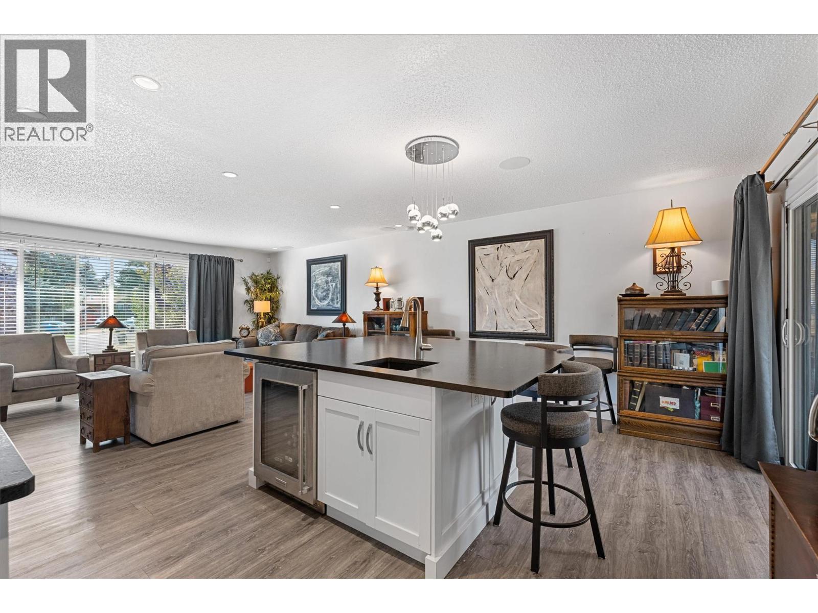 Picture for 992 Grenfell  Court https://www.cirrealty.ca/reb/bc/0/10364110_7.jpg