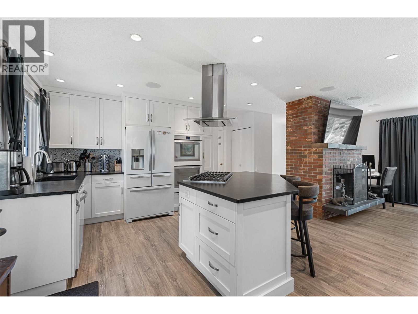 Picture for 992 Grenfell  Court https://www.cirrealty.ca/reb/bc/0/10364110_9.jpg