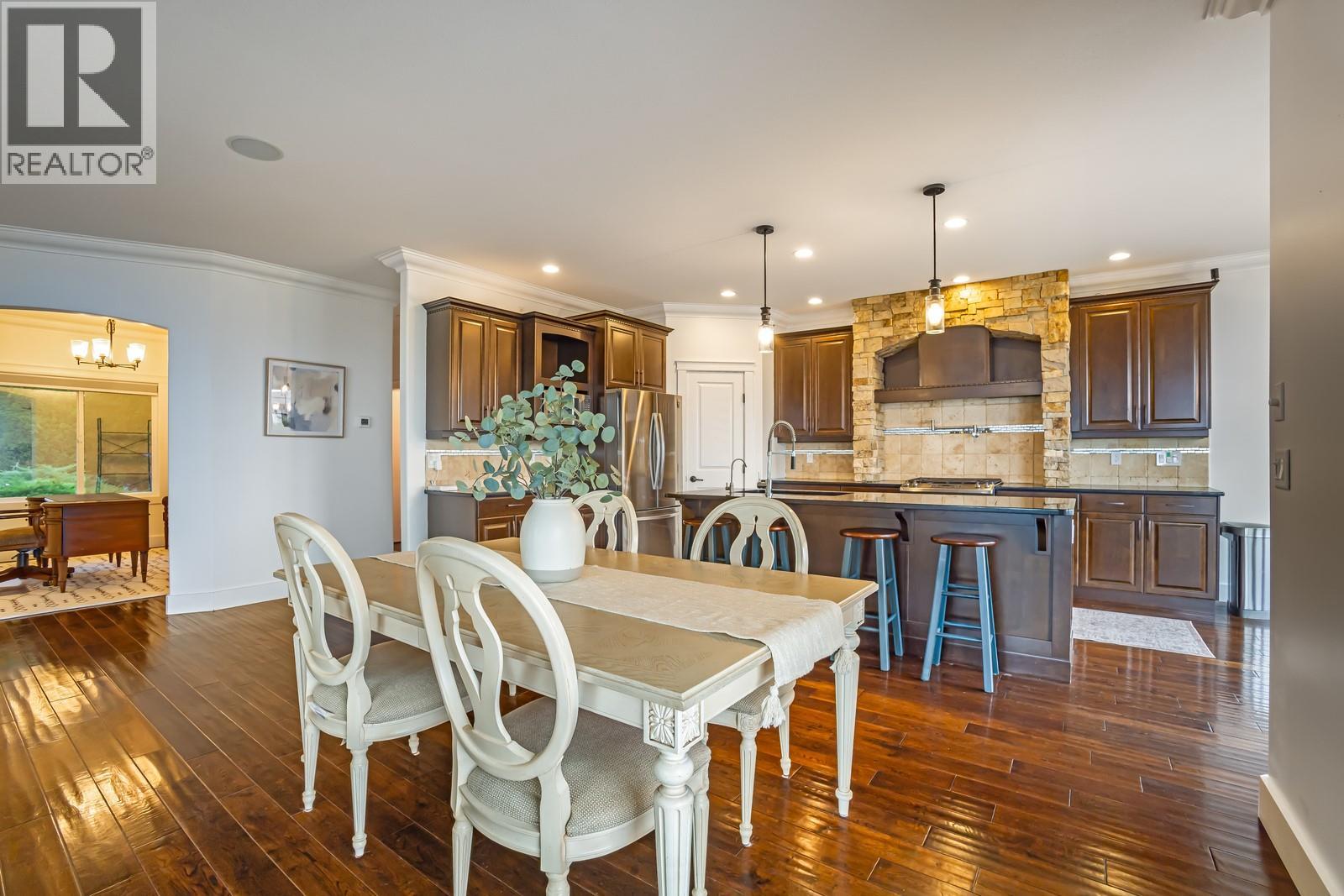 Picture for 2584 Lucinde  Road https://www.cirrealty.ca/reb/bc/0/10364190_10.jpg
