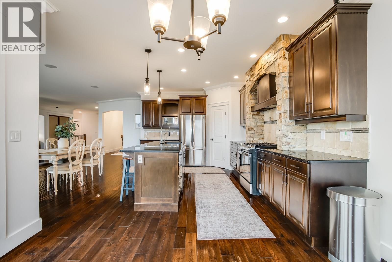 Picture for 2584 Lucinde  Road https://www.cirrealty.ca/reb/bc/0/10364190_11.jpg