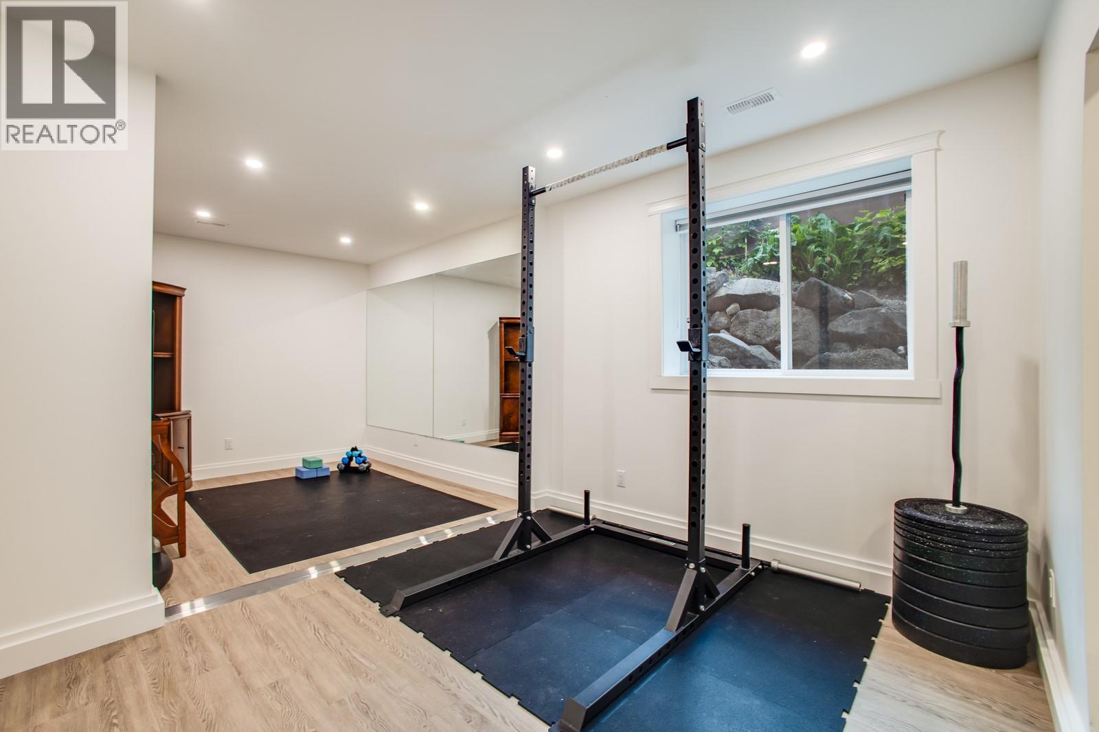 Picture for 2584 Lucinde  Road https://www.cirrealty.ca/reb/bc/0/10364190_39.jpg