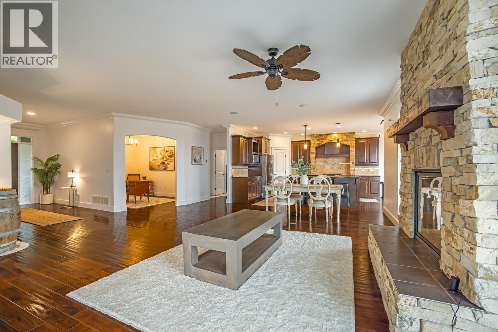 Picture for 2584 Lucinde  Road https://www.cirrealty.ca/reb/bc/0/10364190_4.jpg
